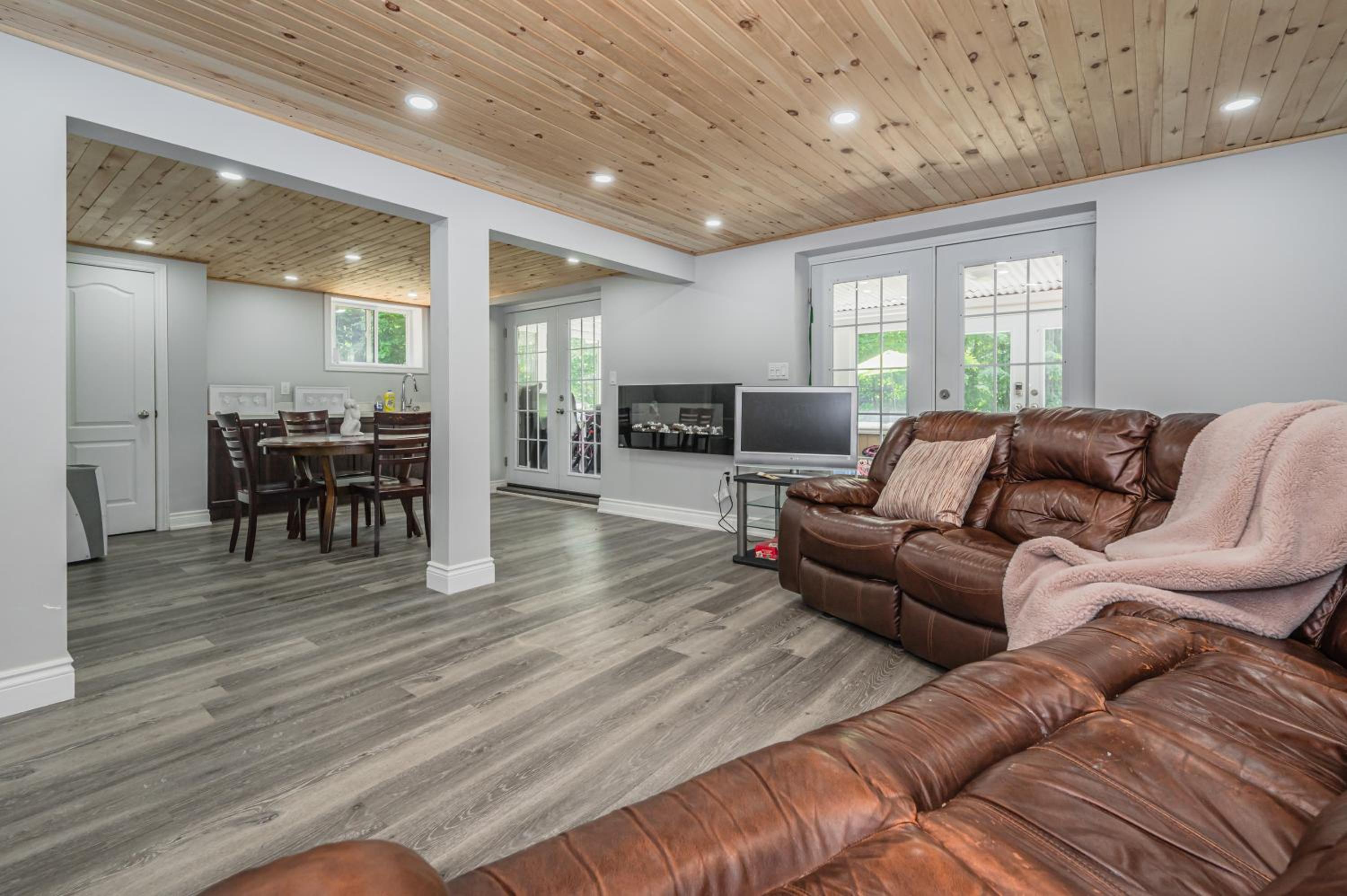 7-bed w Starlink , v-ball near beach