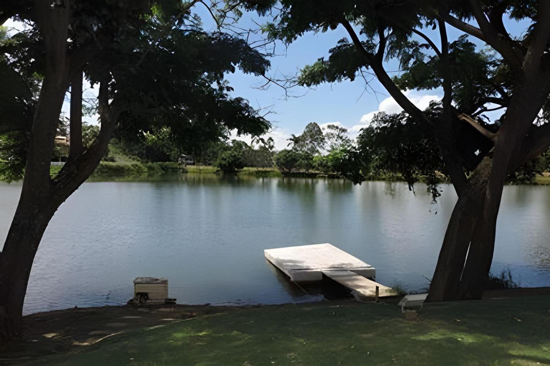Suíte com Vista para o Lago em Capitólio em Escarpas do Lago