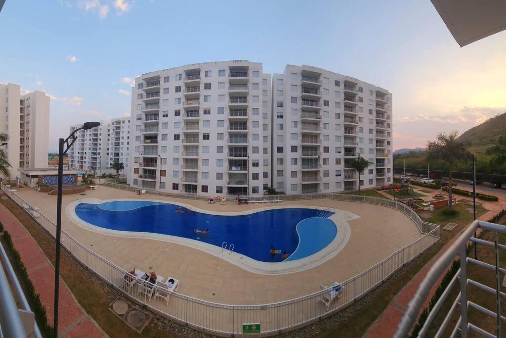 Apto en Girardot con vista piscina!