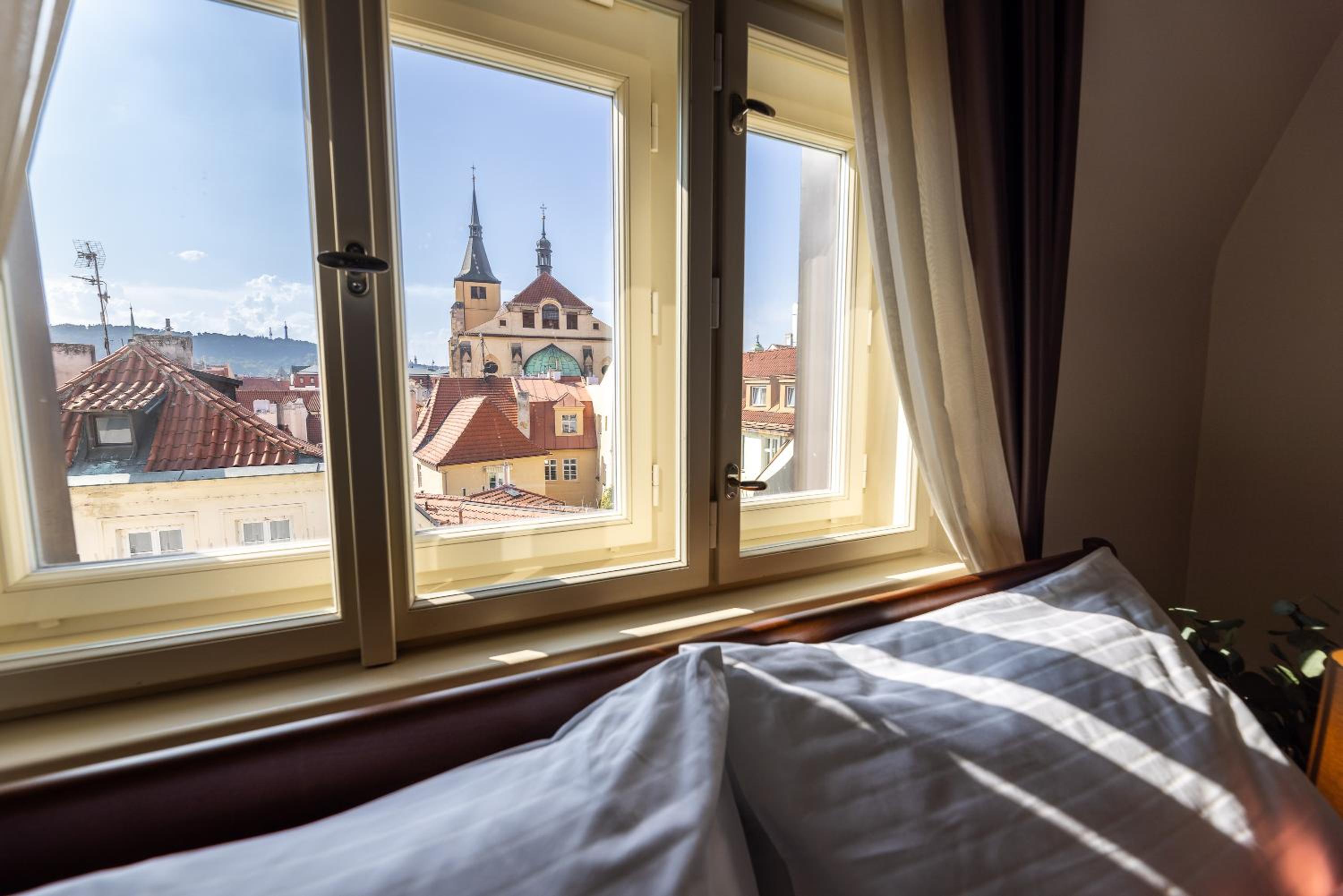 Luxury 2BR Apartment in Old Town with AC by EasyBNB Premium