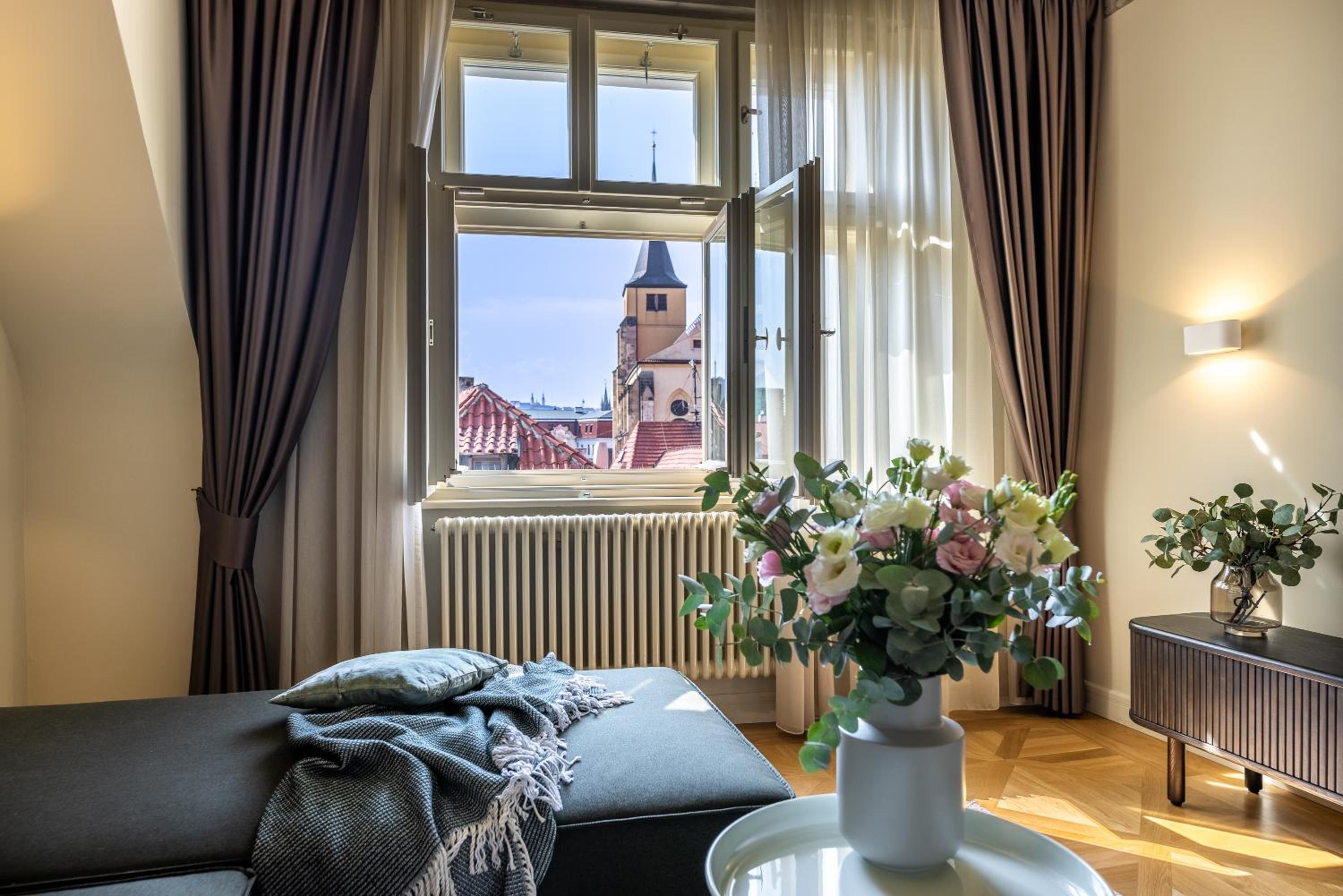Luxury 2BR Apartment in Old Town with AC by EasyBNB Premium