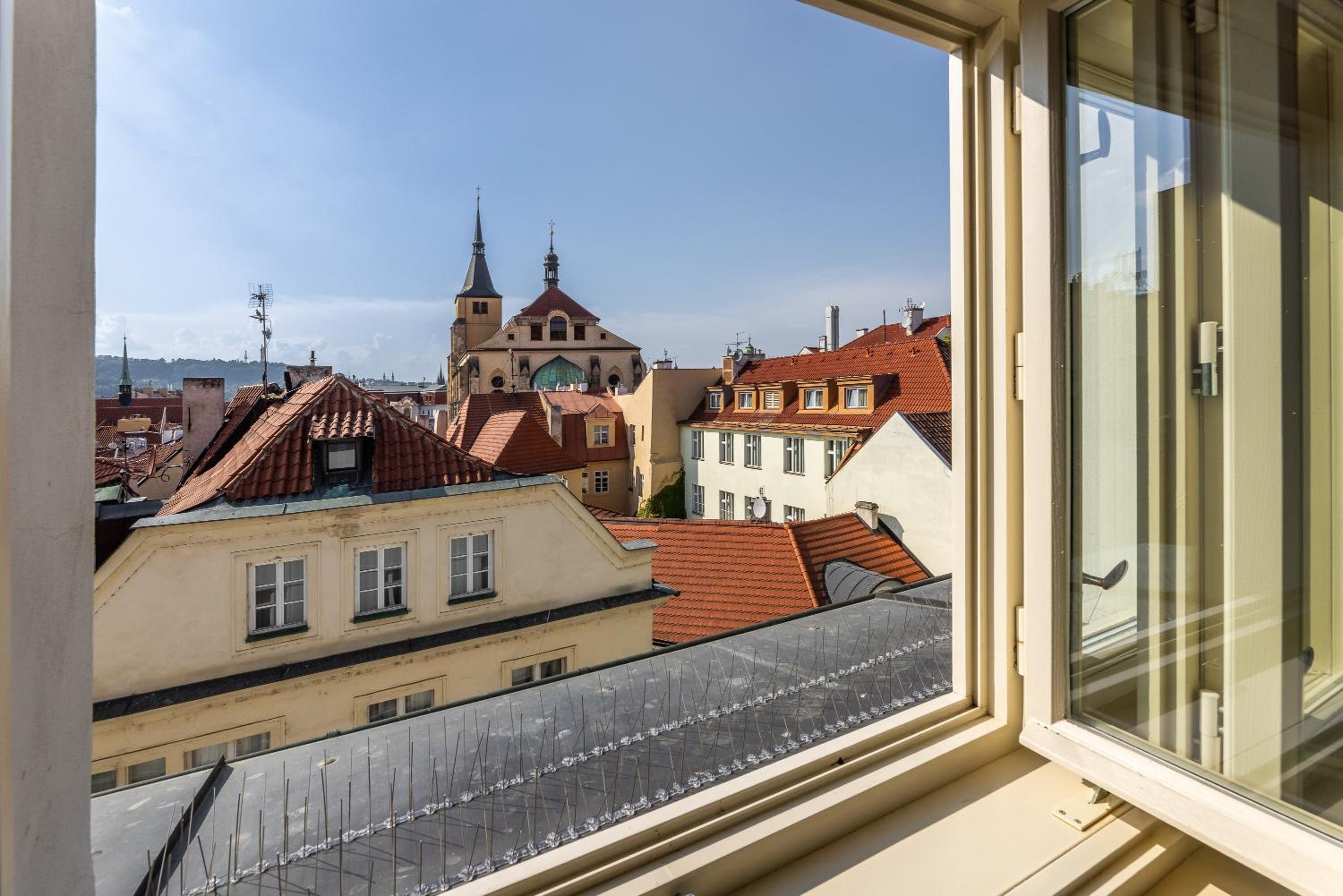 Luxury 2BR Apartment in Old Town with AC by EasyBNB Premium