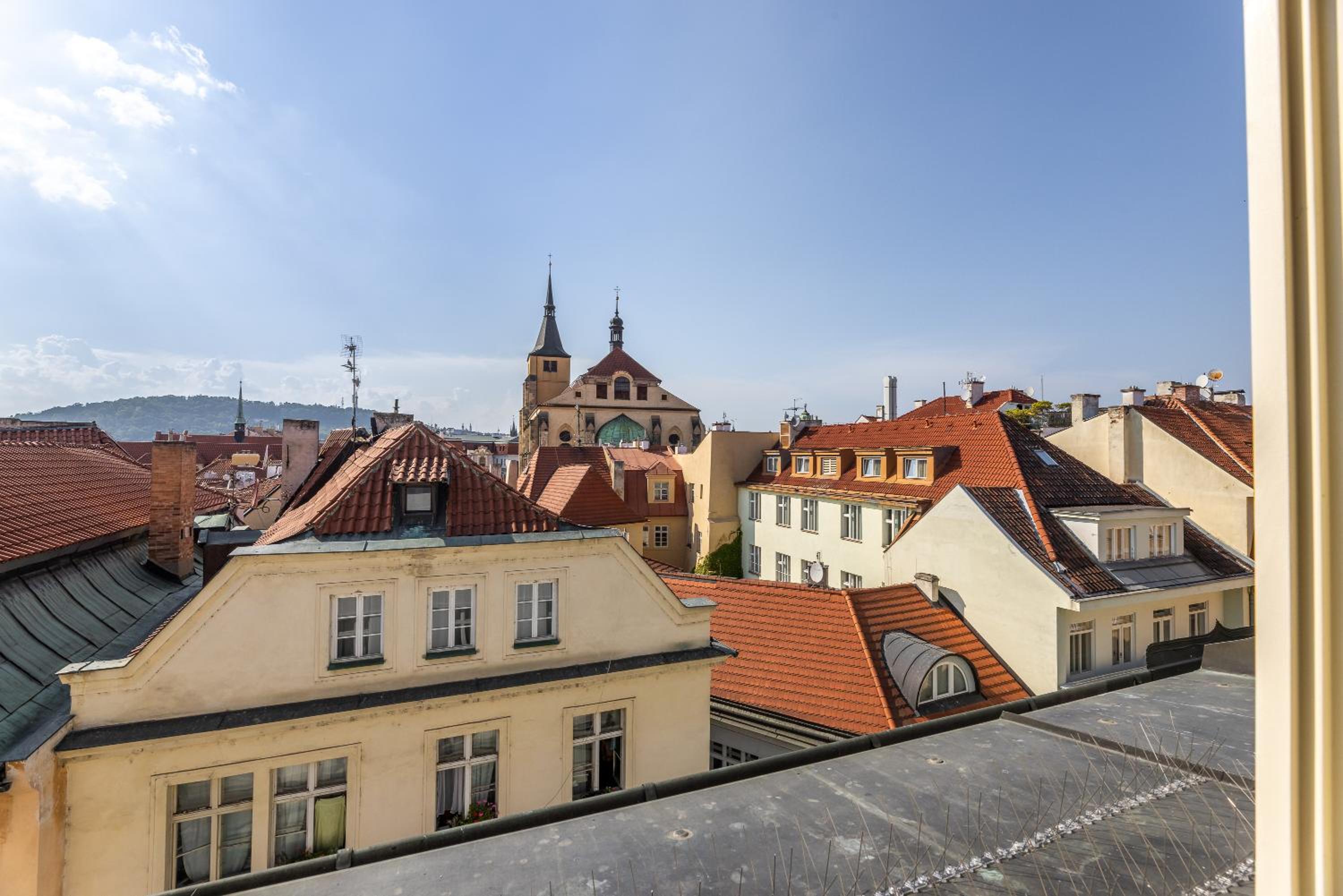 Luxury 2BR Apartment in Old Town with AC by EasyBNB Premium