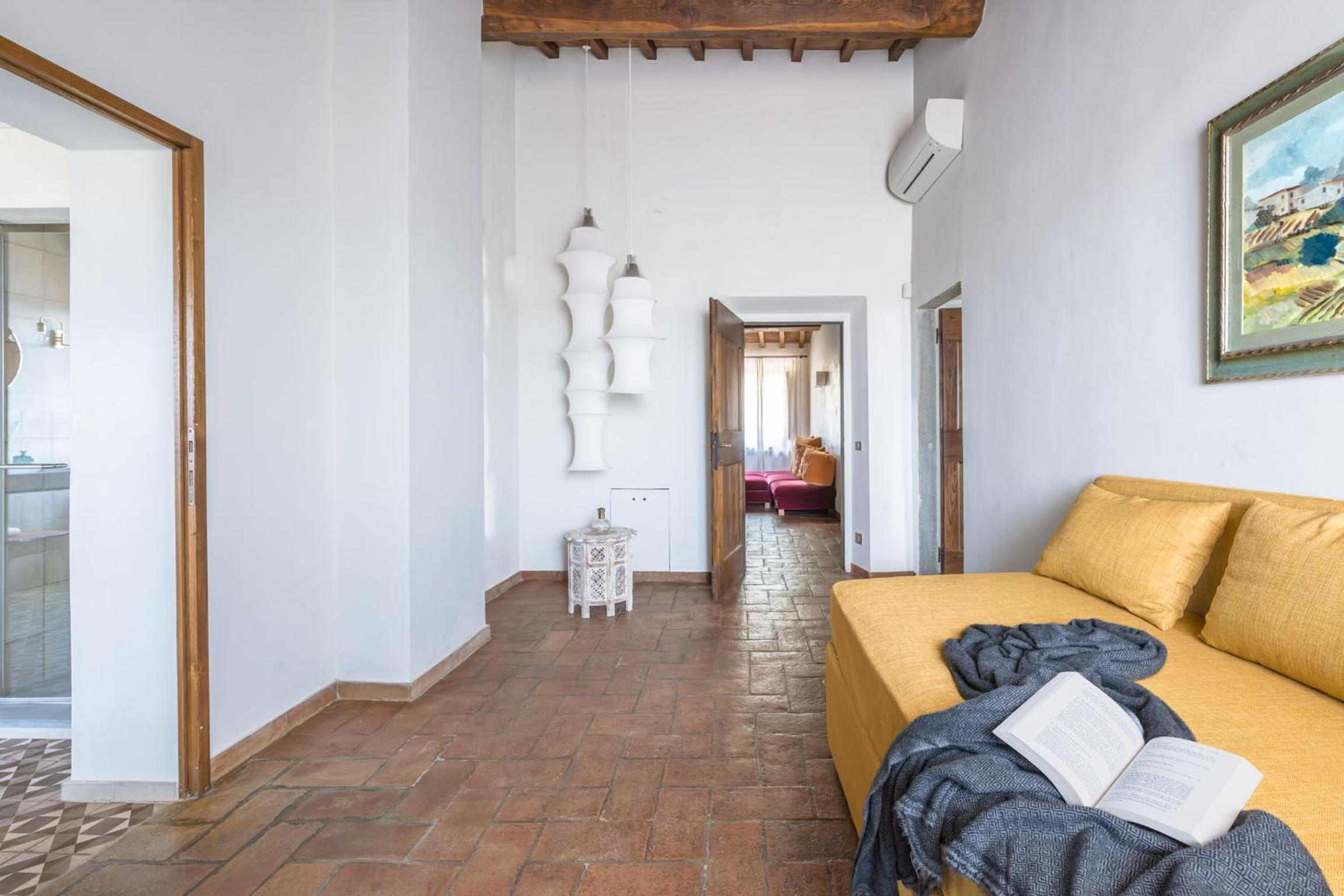 Apartments Florence - Villa Fonte Morgana with pool