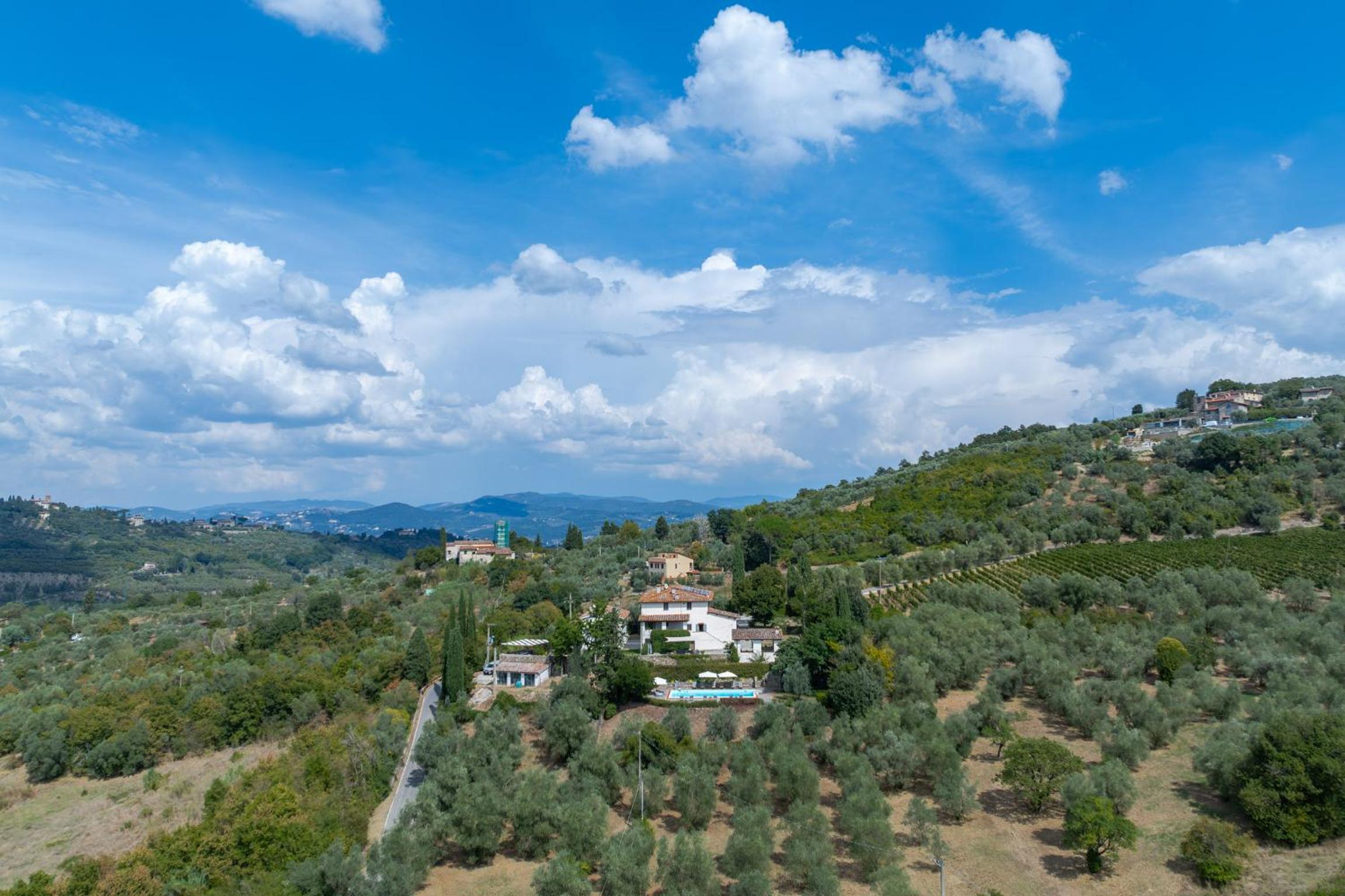 Apartments Florence - Villa Fonte Morgana with pool