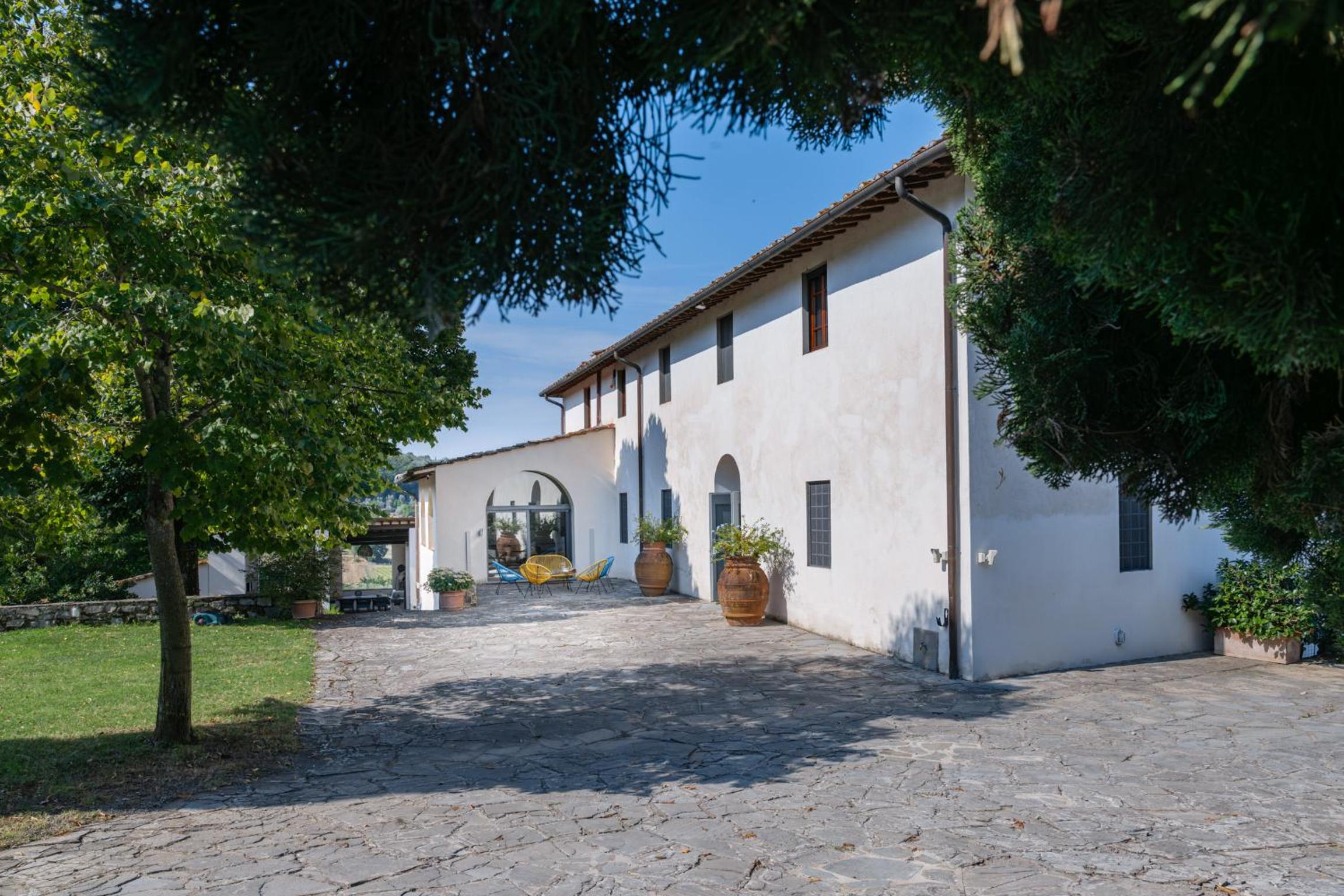 Apartments Florence - Villa Fonte Morgana with pool