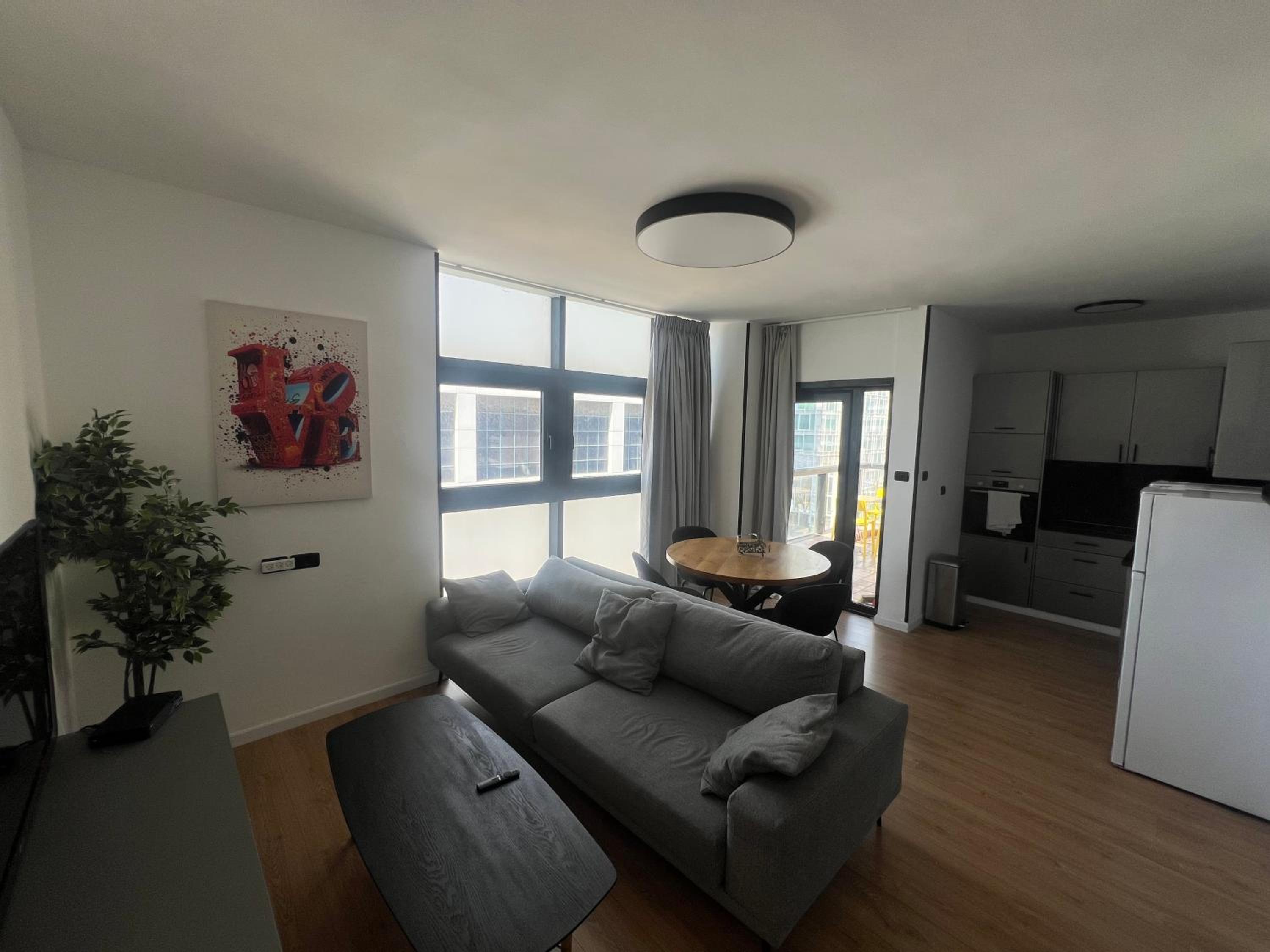3Bedrooms Suite With Balcony and shelter Yarkon13 view 5