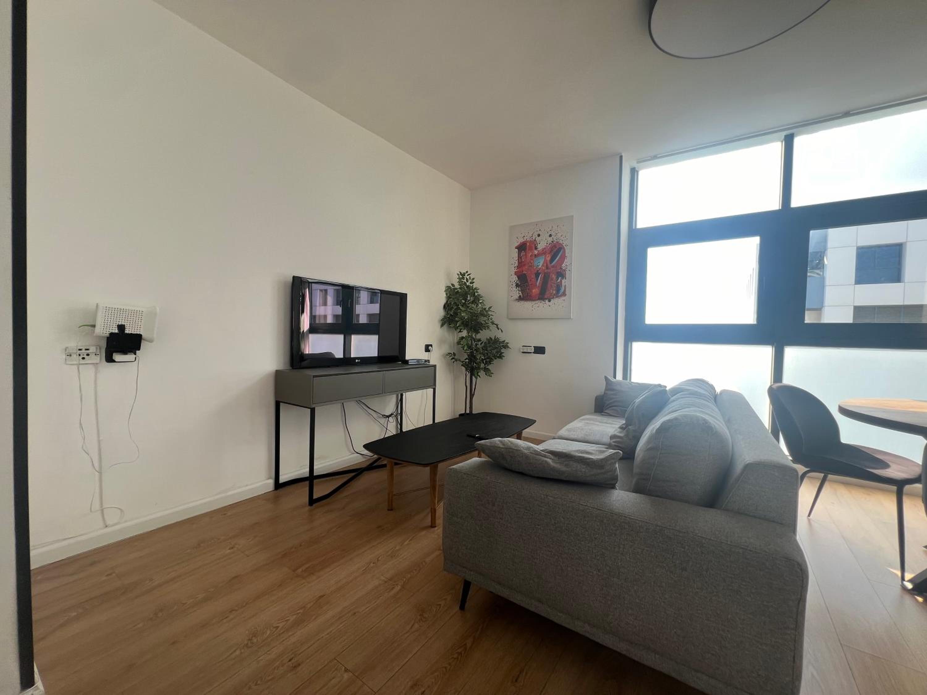 3Bedrooms Suite With Balcony and shelter Yarkon13 view 3