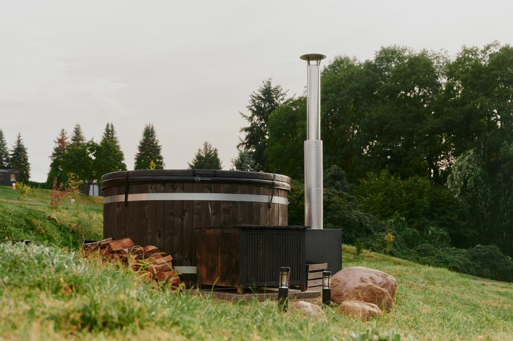 Raus Tiny House am See mit Sauna und Whirlpool
