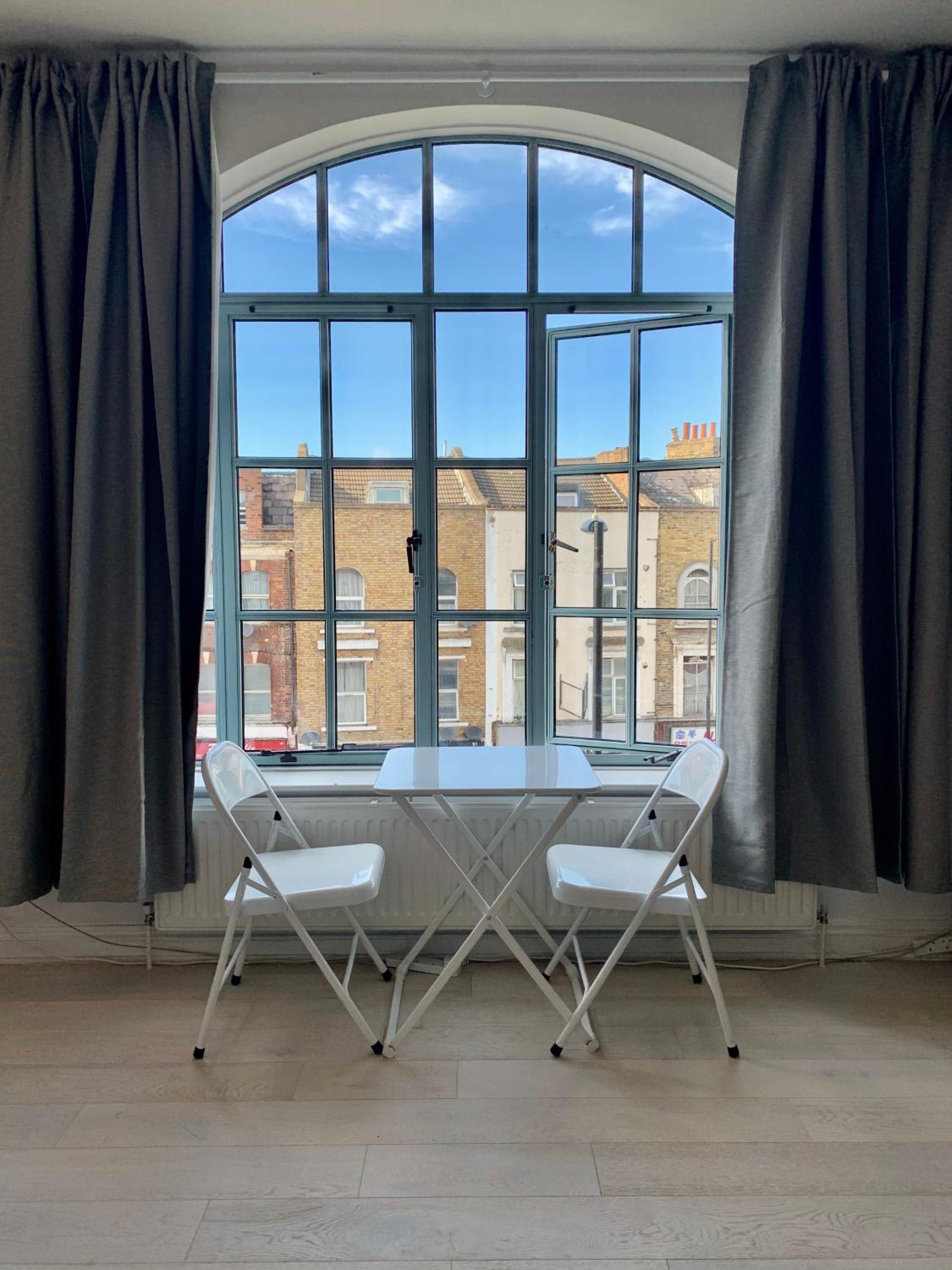 Art Deco Studio in East London