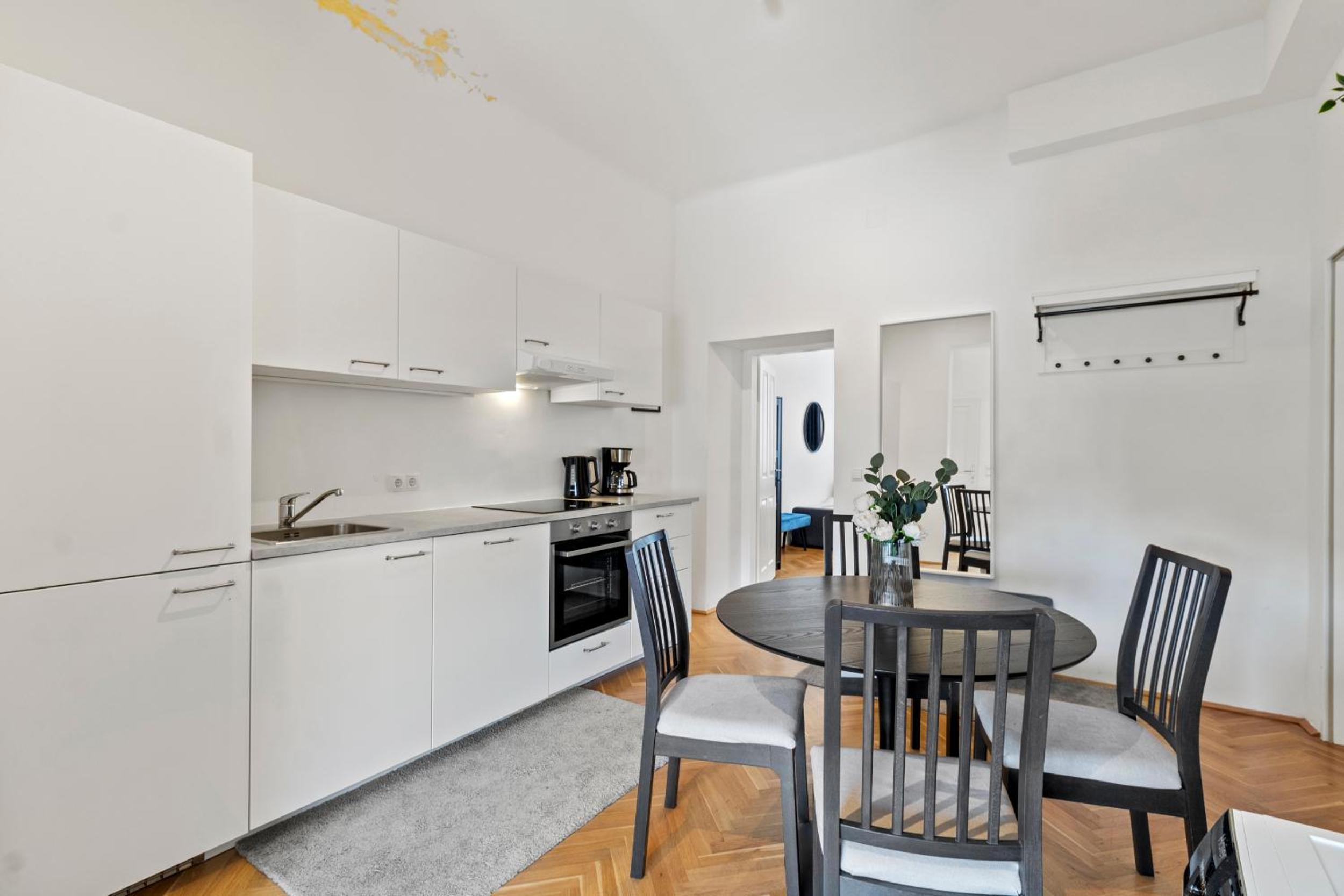 Balcony Apartment, 4 min to U3 Zipperer Straße
