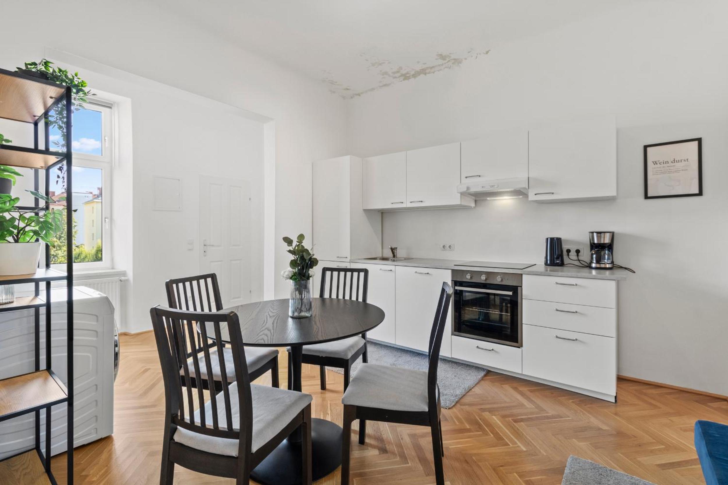 Balcony Apartment, 4 min to U3 Zipperer Straße