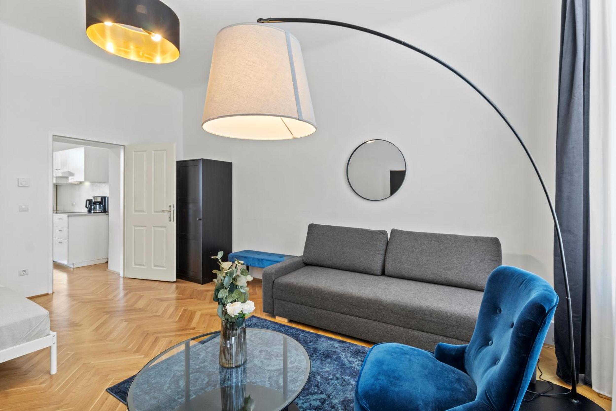 Balcony Apartment, 4 min to U3 Zipperer Straße