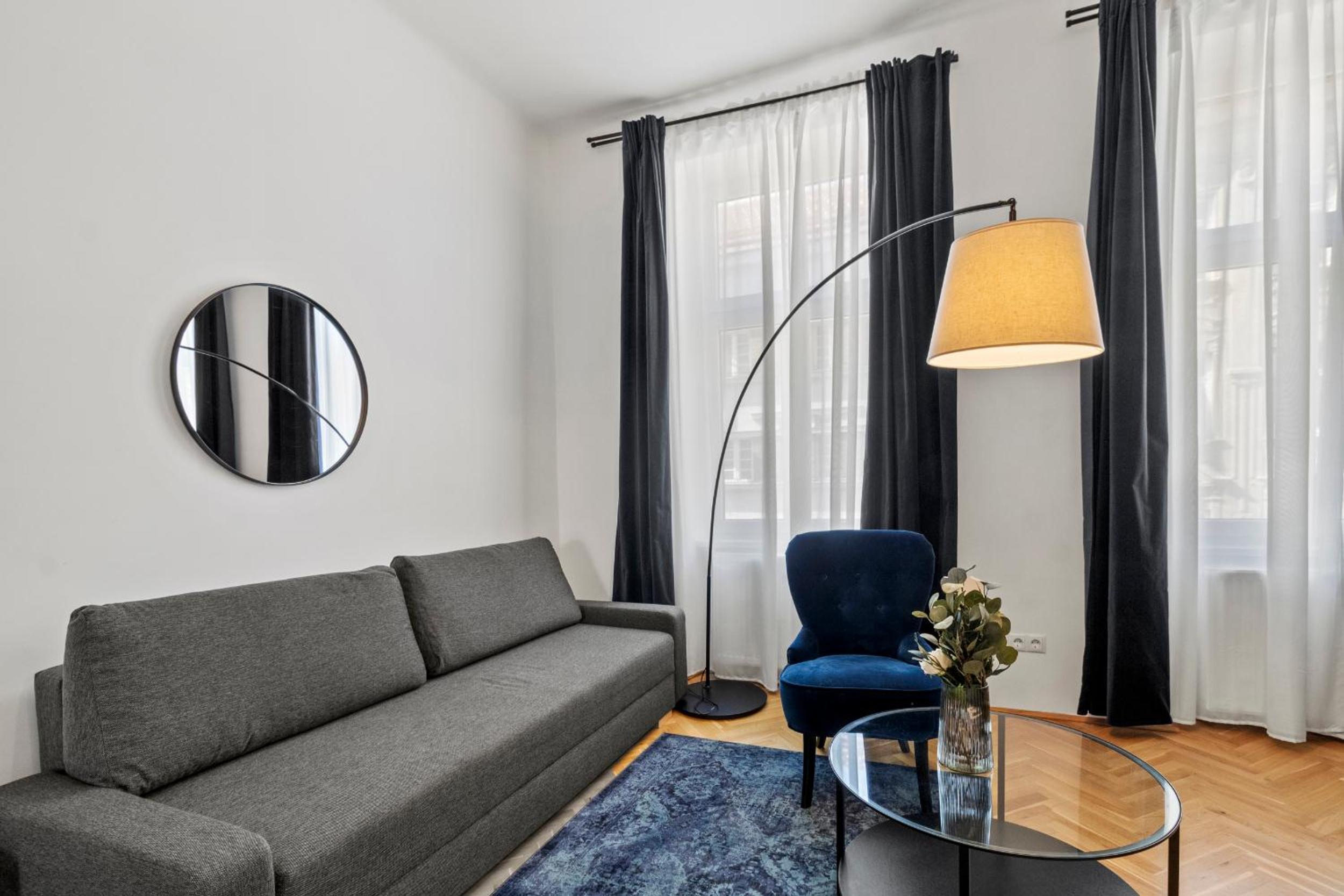 Balcony Apartment, 4 min to U3 Zipperer Straße