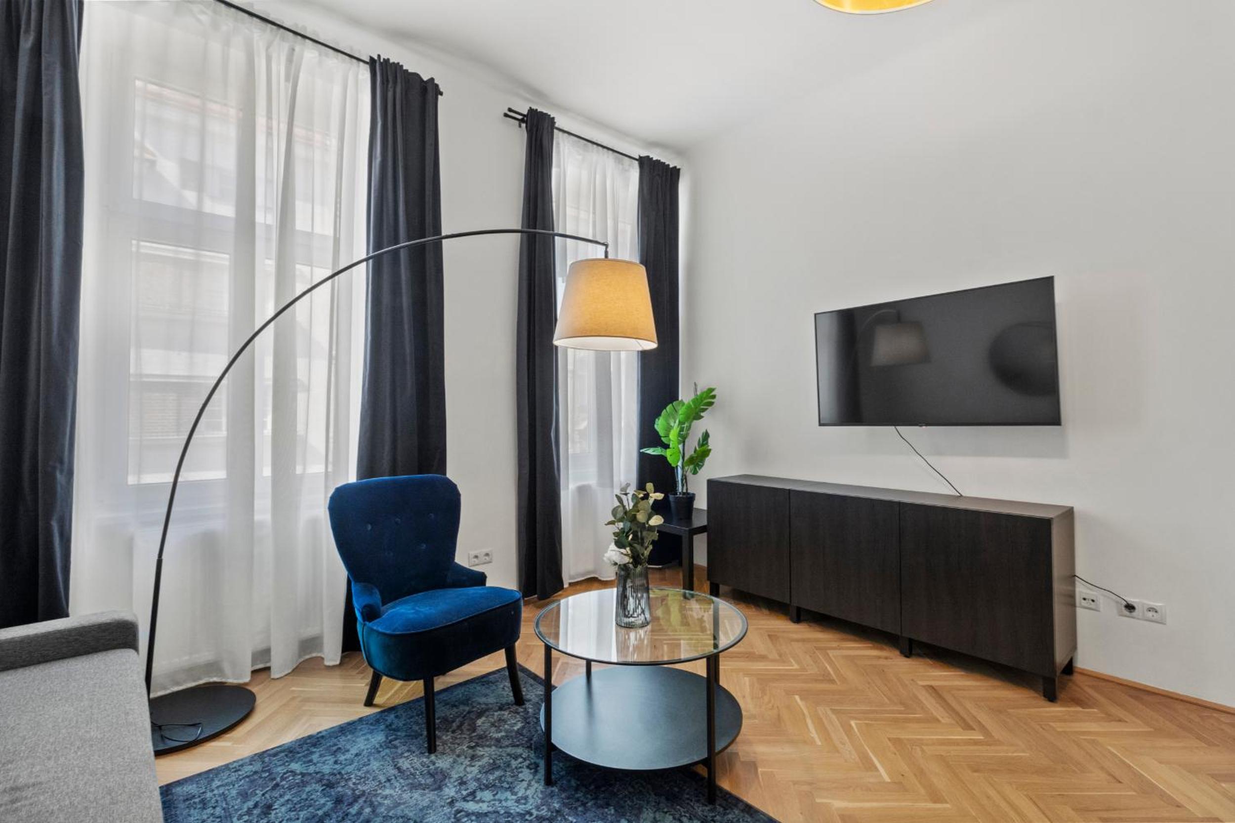 Balcony Apartment, 4 min to U3 Zipperer Straße