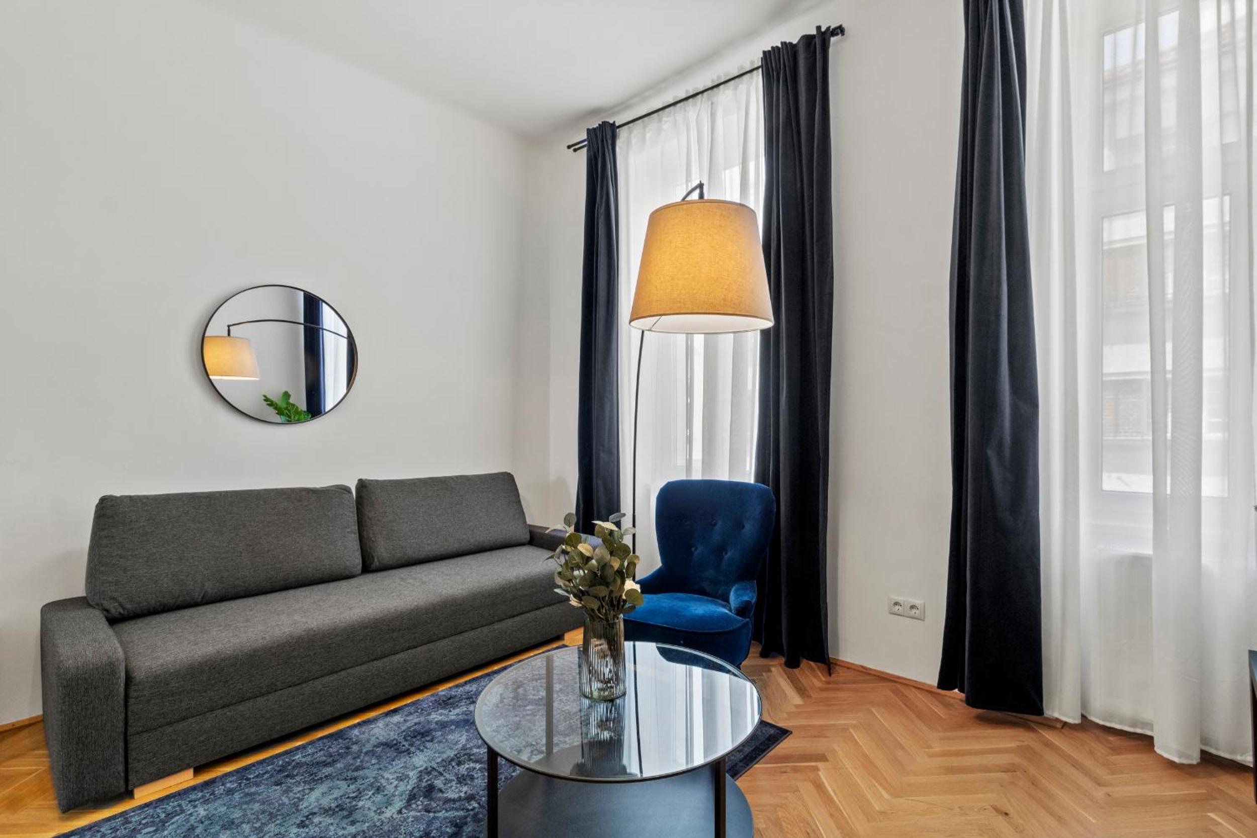 Balcony Apartment, 4 min to U3 Zipperer Straße