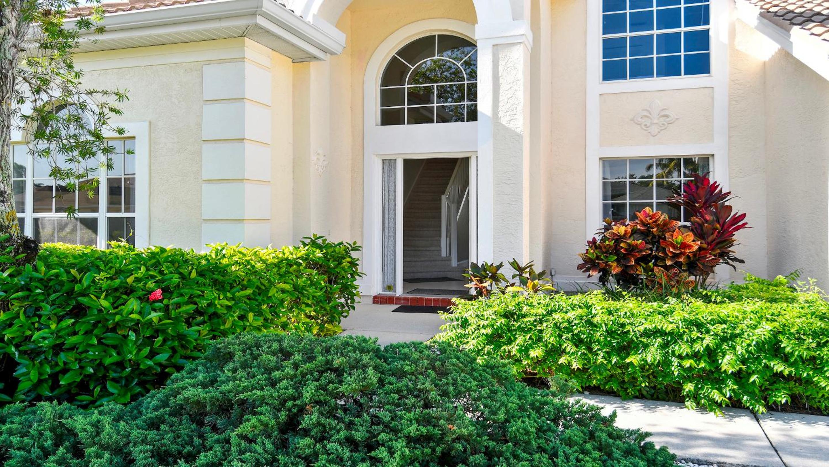 Altaira - Top Location Lake View Pool Spa4 Bed view 2