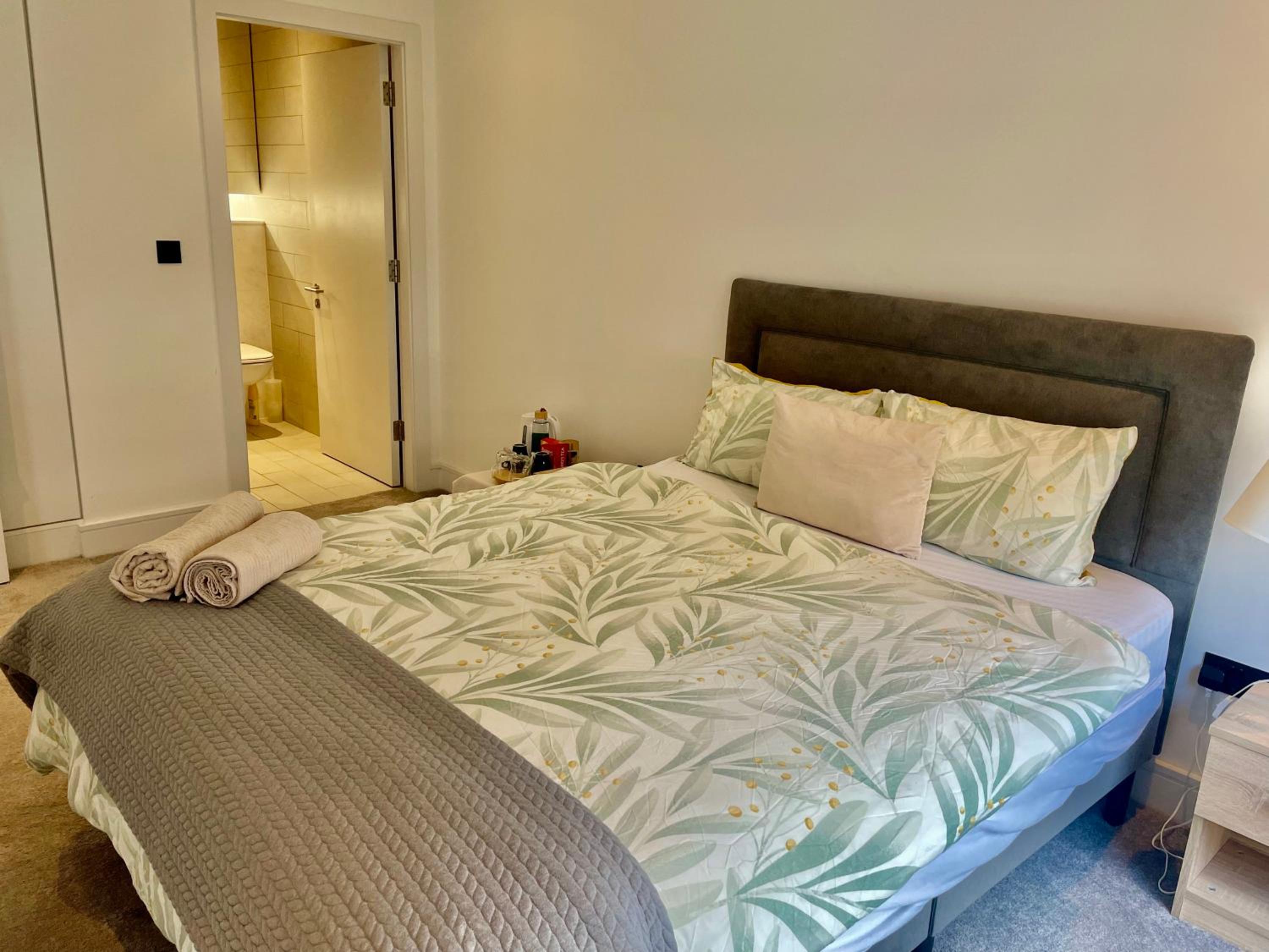 Modern Ensuite Double Bedroom