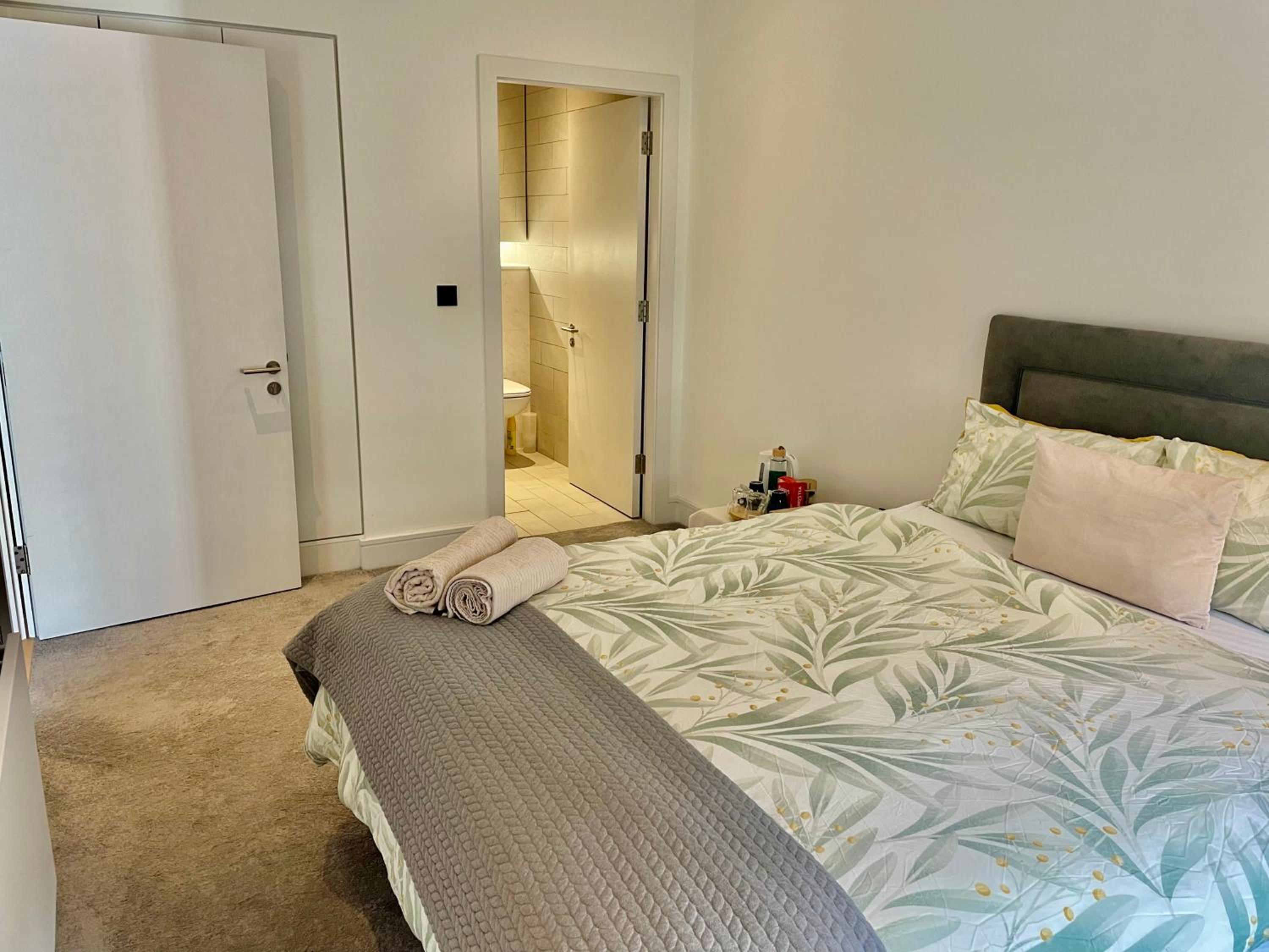Modern Ensuite Double Bedroom