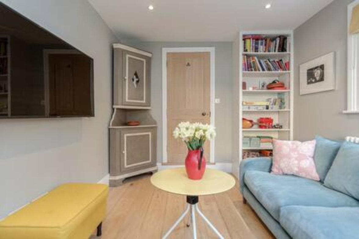 Vauxhall 3 Bed House by BaseToGo