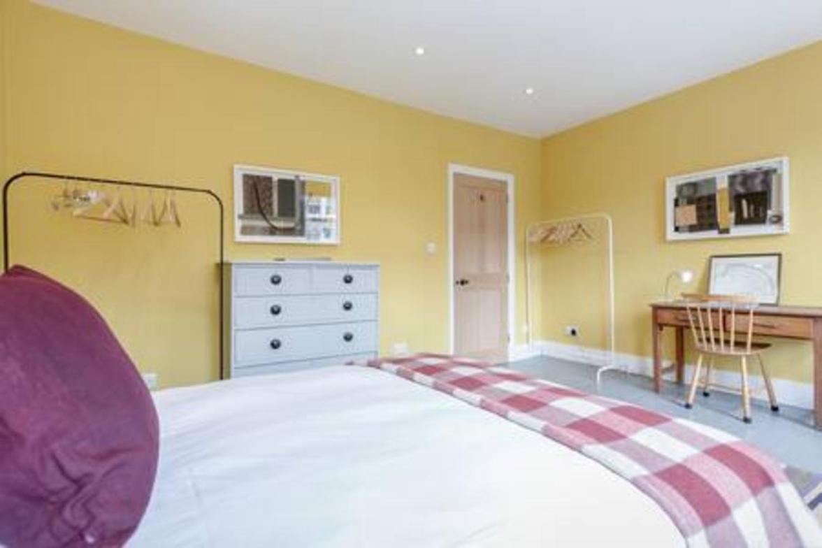 Vauxhall 3 Bed House by BaseToGo