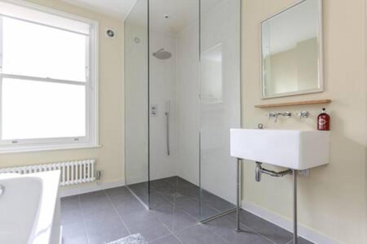 Vauxhall 3 Bed House by BaseToGo
