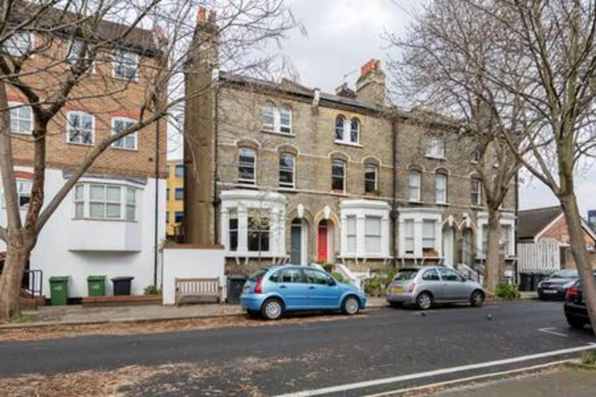 Vauxhall 3 Bed House by BaseToGo