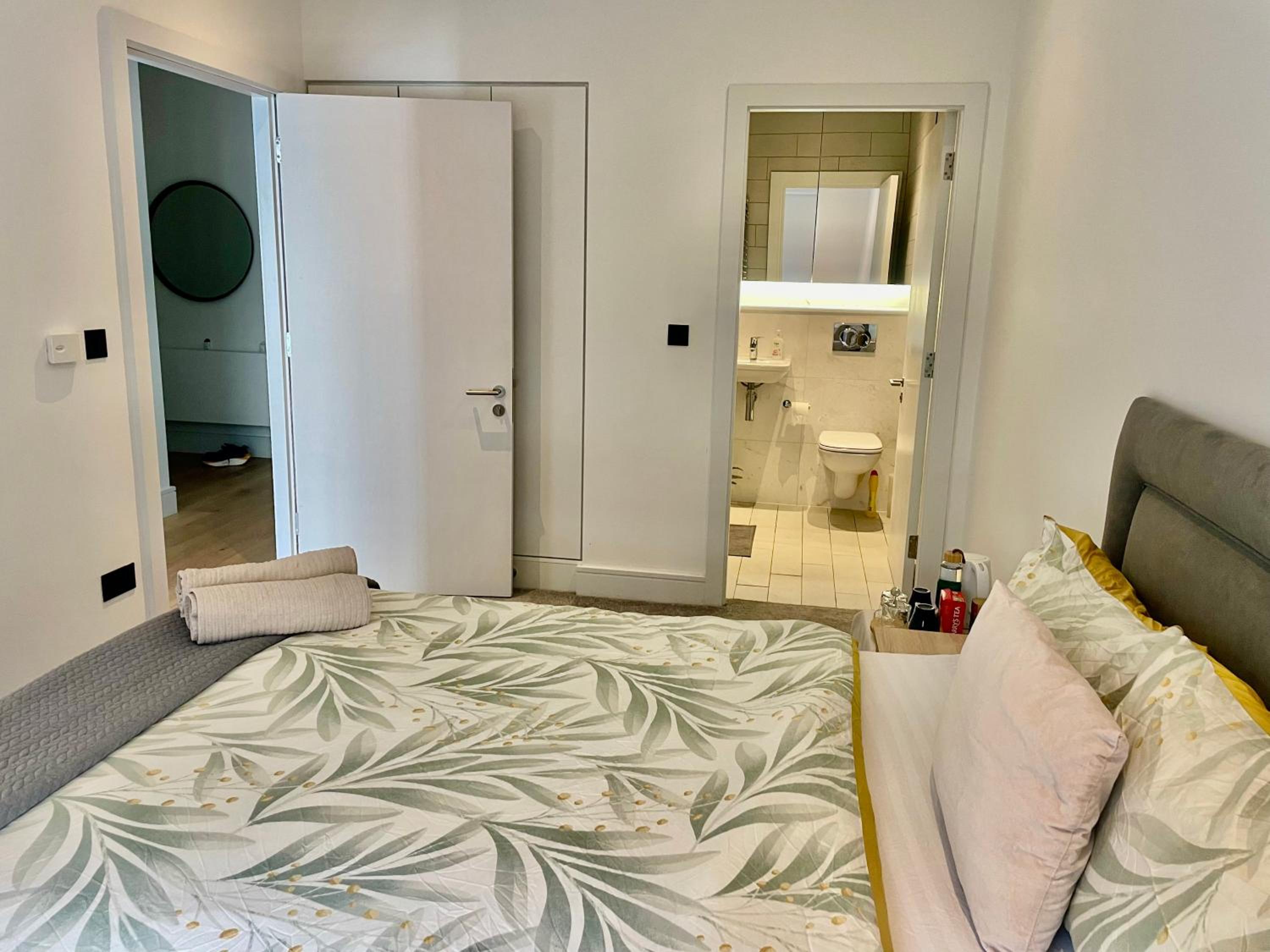 Modern Ensuite Double Bedroom