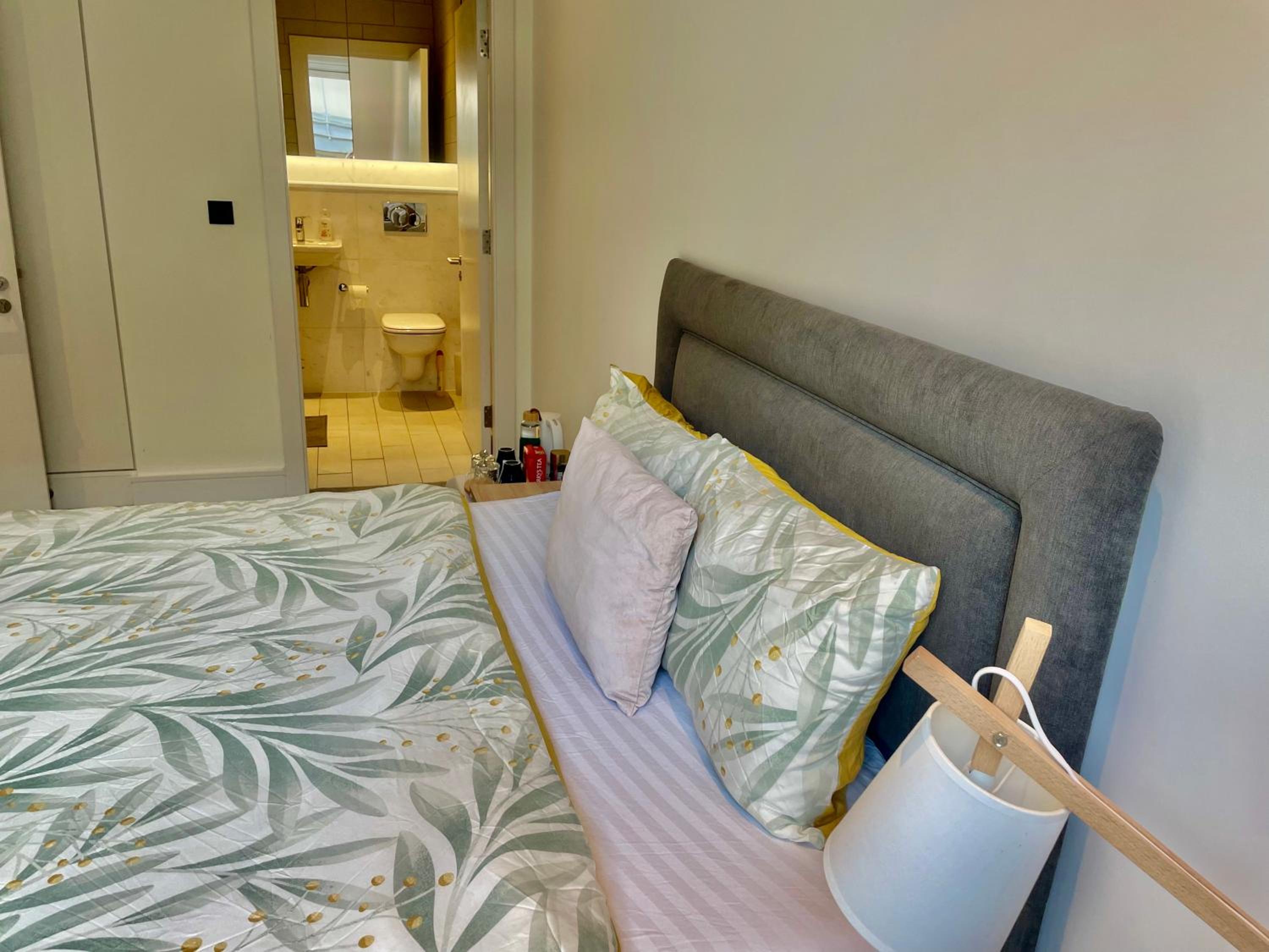 Modern Ensuite Double Bedroom