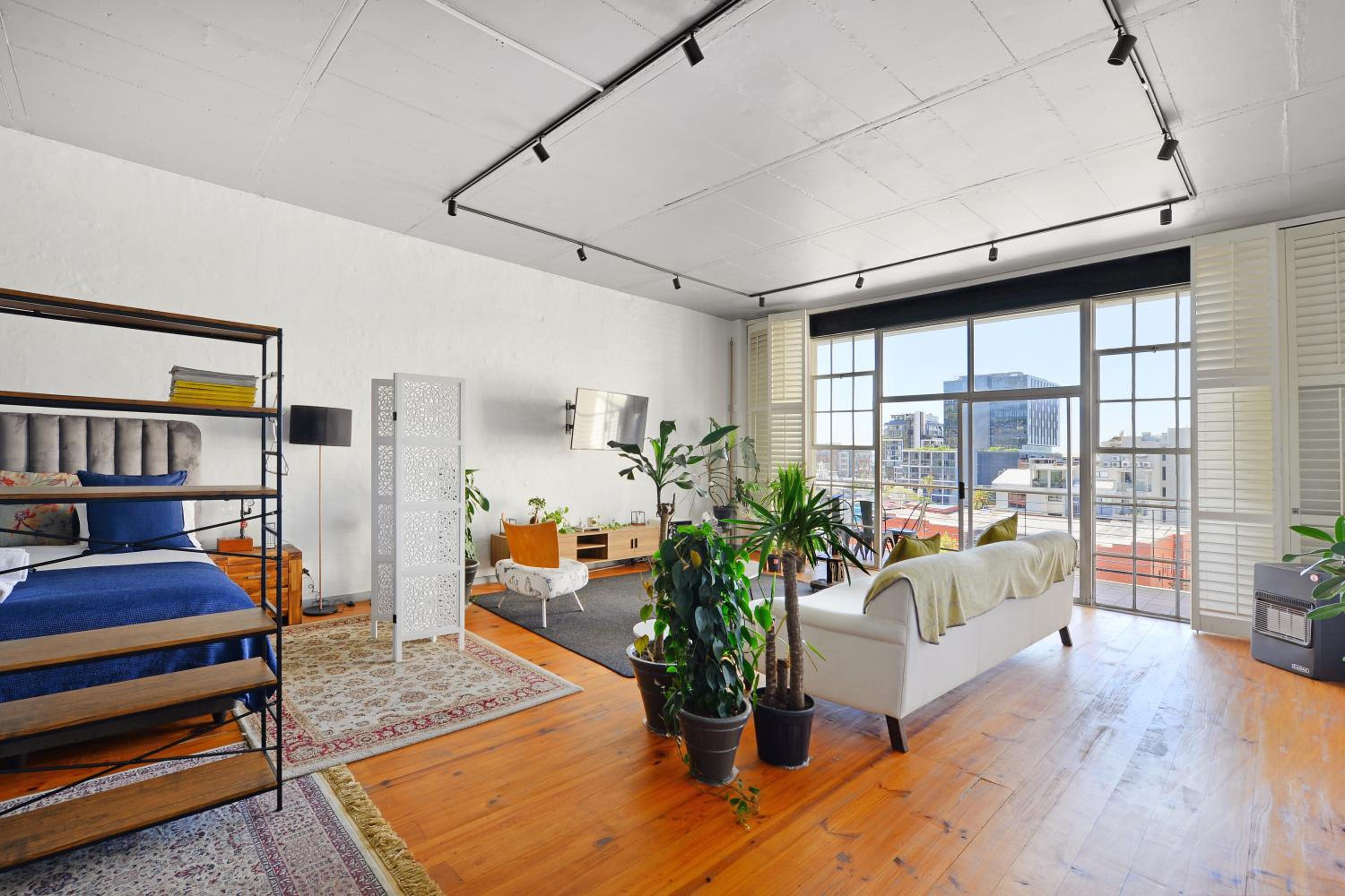 Chic NYC Style Loft: Urban Elegance