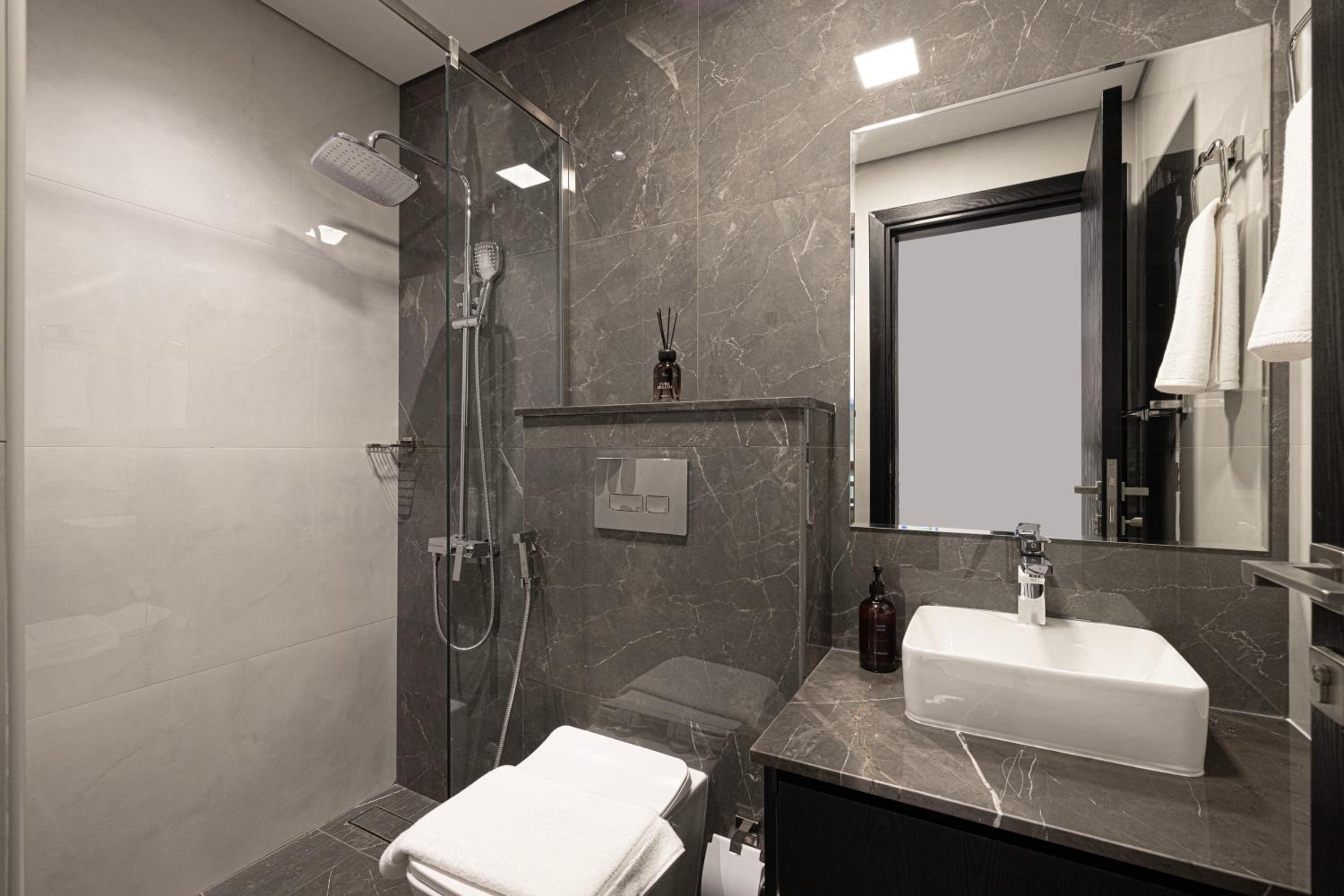 Brand New 1BR with Pool, Sauna & Gym