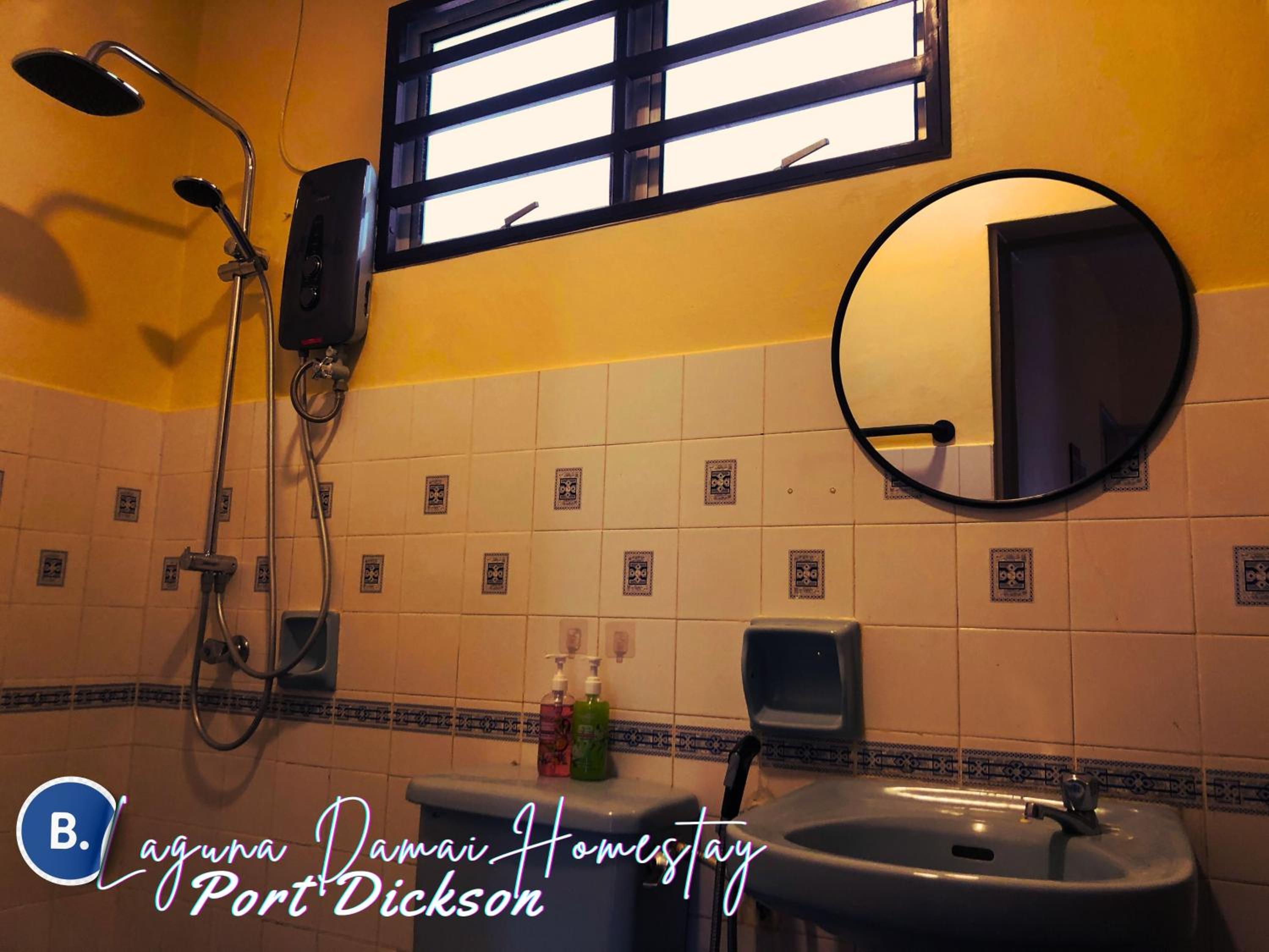 Laguna Damai Homestay PD - 2BR, Ground Floor, Near Beach, Pool, Astro, Netflix, WiFi photo 2
