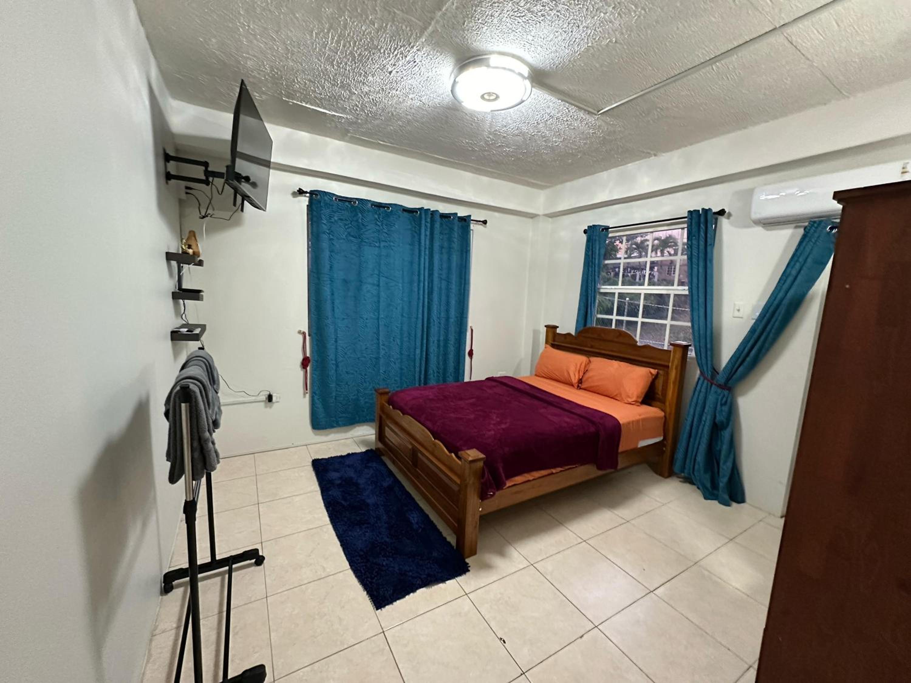 Cozy one Bedroom & Car rental Apartment Garden side