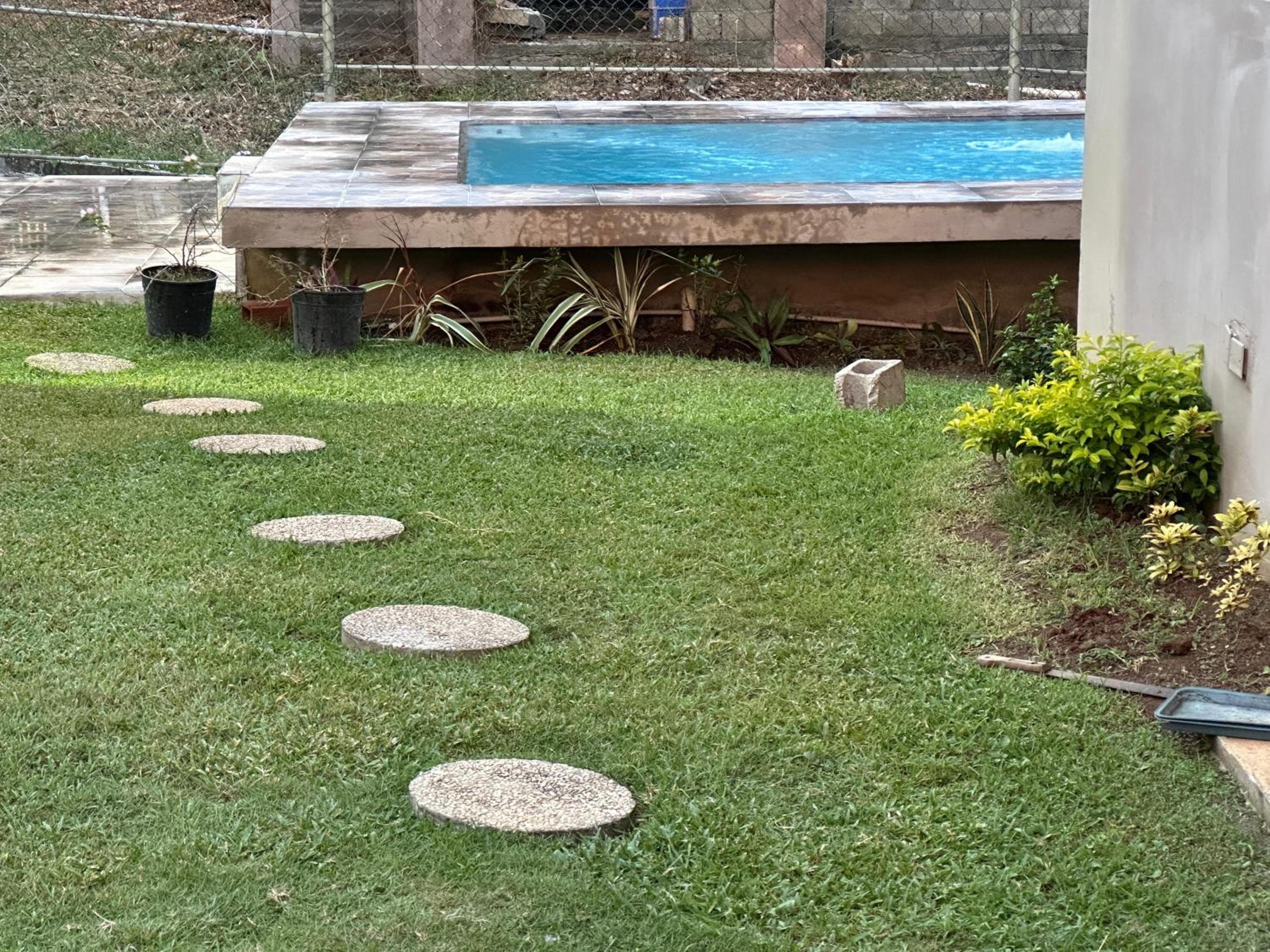 Cozy one Bedroom & Car rental Apartment Garden side