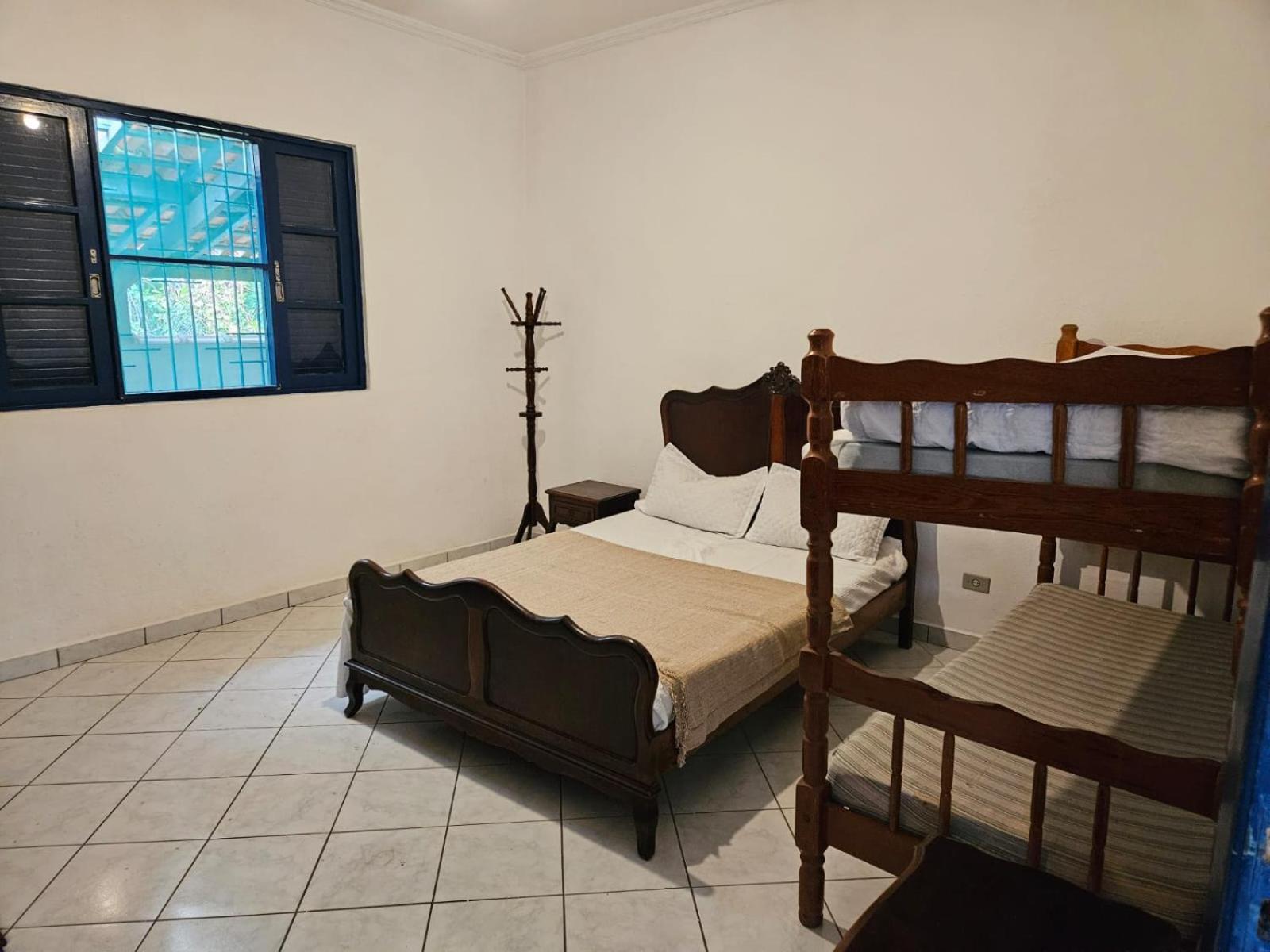 Casa com Quadra de Areia para 21 pessoas em Boracéia São Seba