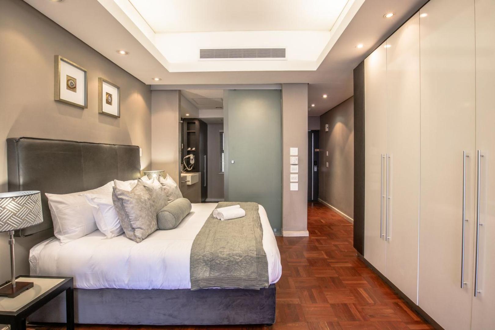 Modern Studio in Mandela Rhodes with Rooftop Pool view 3