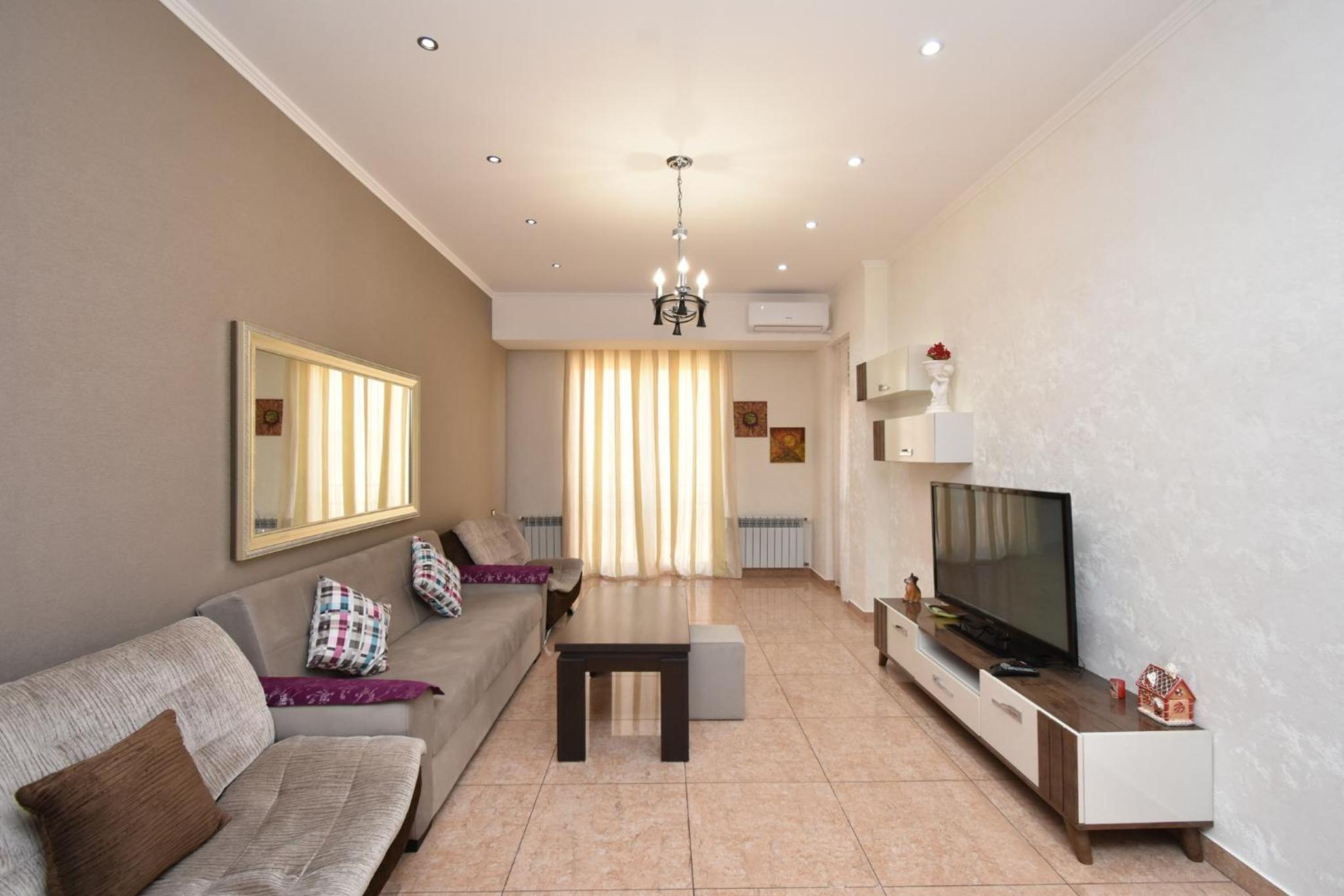1 bedroom, Modern New Euro Renovated apartment BU1399