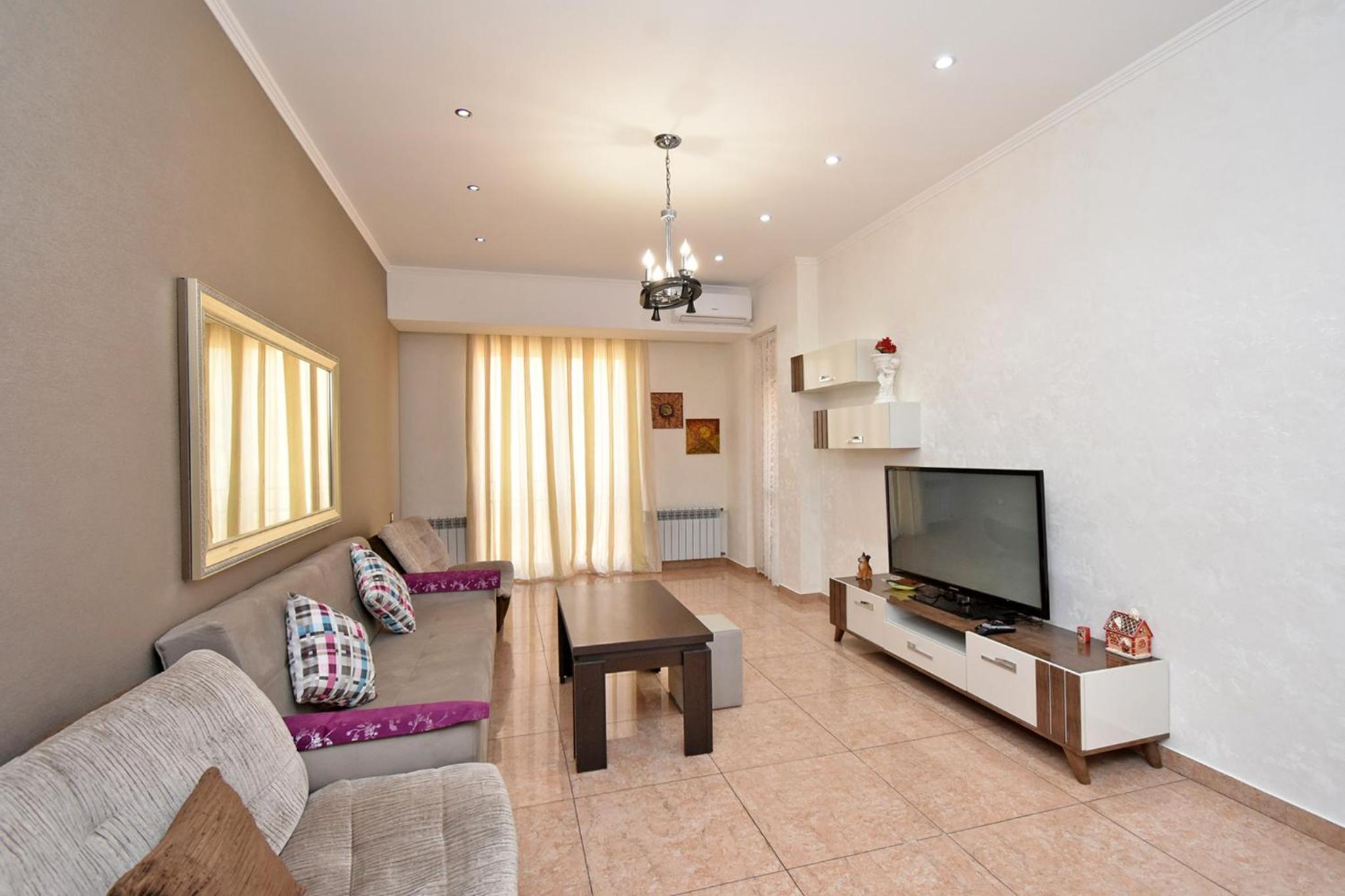 1 bedroom, Modern New Euro Renovated apartment BU1399