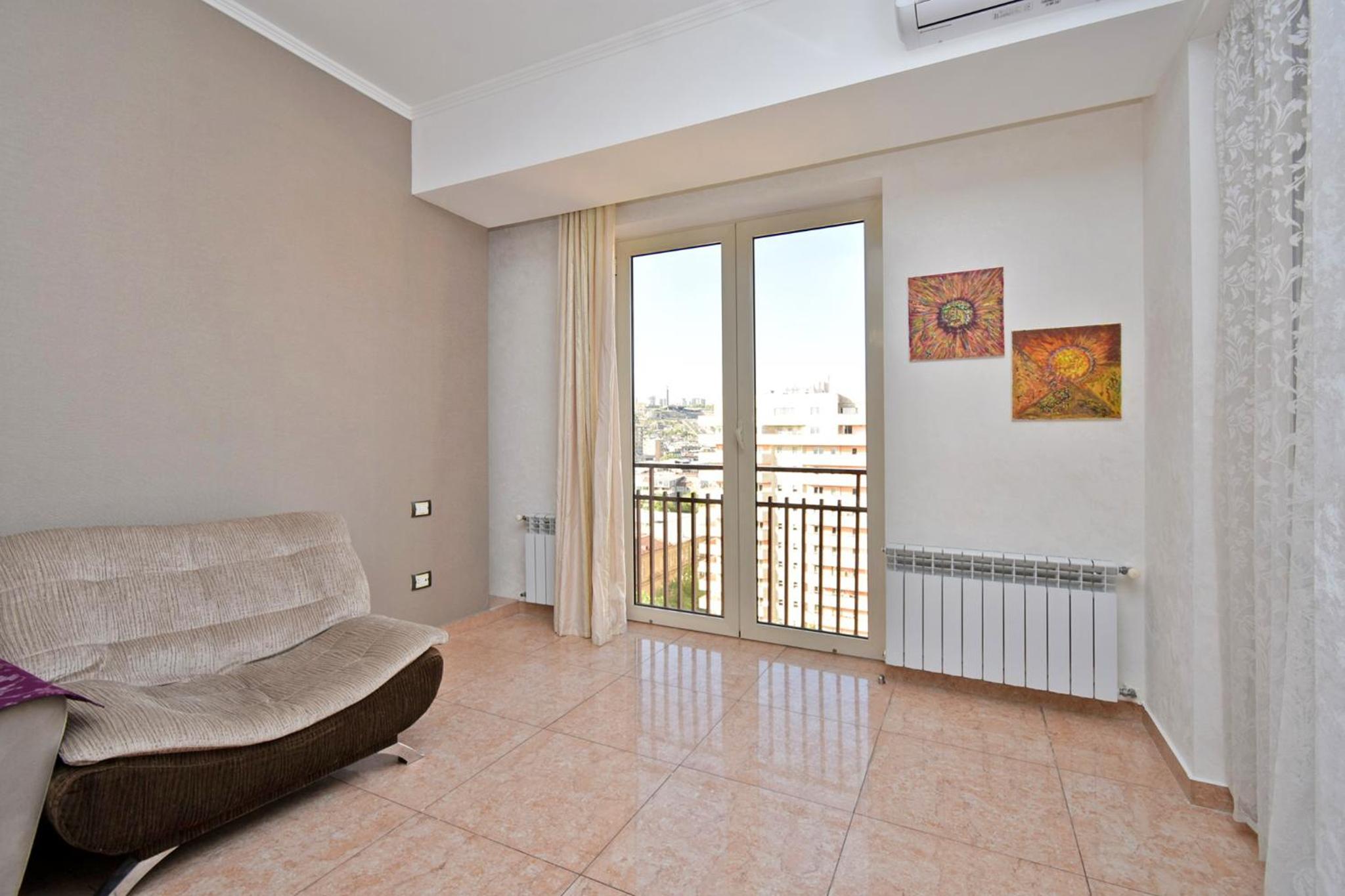 1 bedroom, Modern New Euro Renovated apartment BU1399