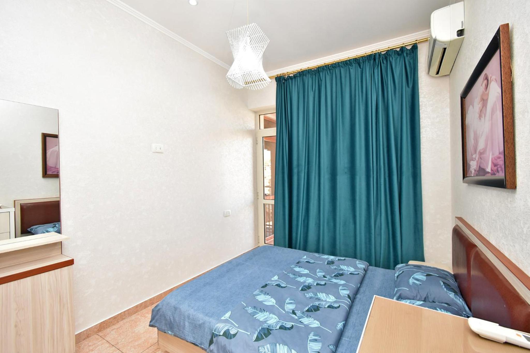 1 bedroom, Modern New Euro Renovated apartment BU1399