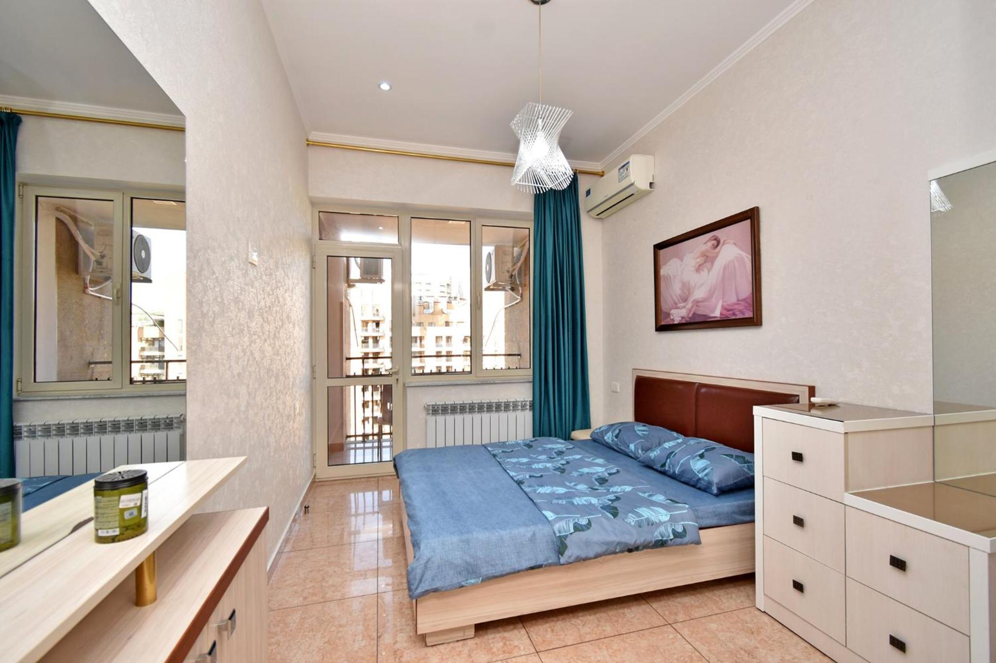 1 bedroom, Modern New Euro Renovated apartment BU1399