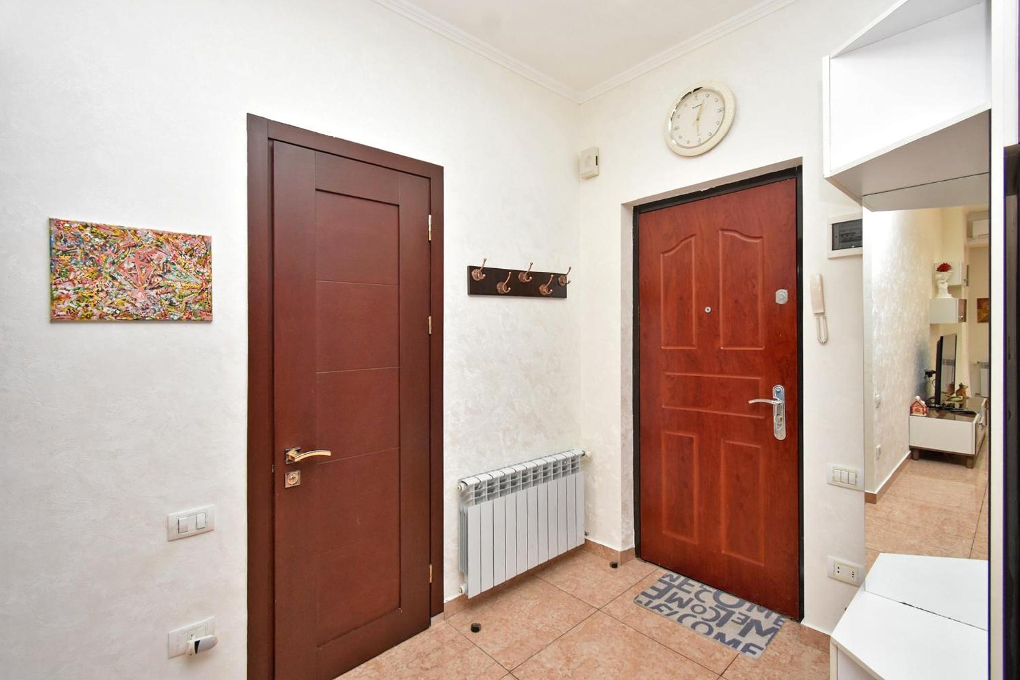 1 bedroom, Modern New Euro Renovated apartment BU1399