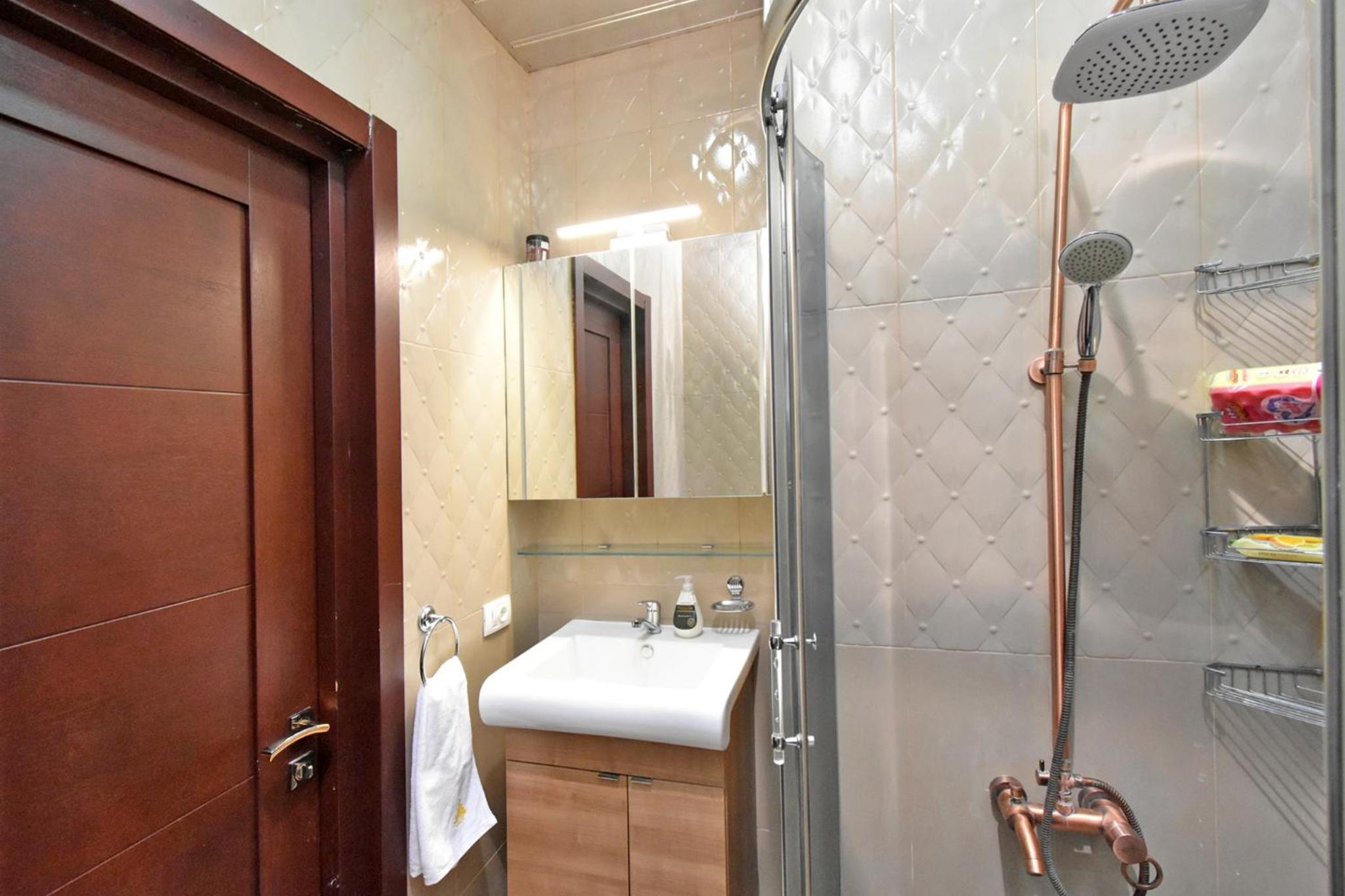 1 bedroom, Modern New Euro Renovated apartment BU1399
