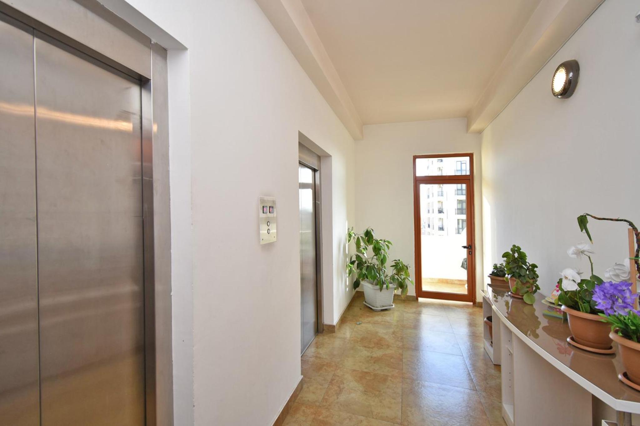 1 bedroom, Modern New Euro Renovated apartment BU1399