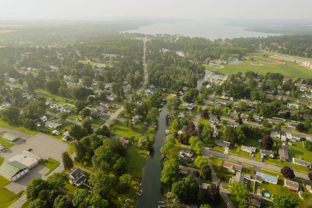 The Pearson House with Waterfront, Boat, Hot Tub, Movie Theater & Firepit view 4