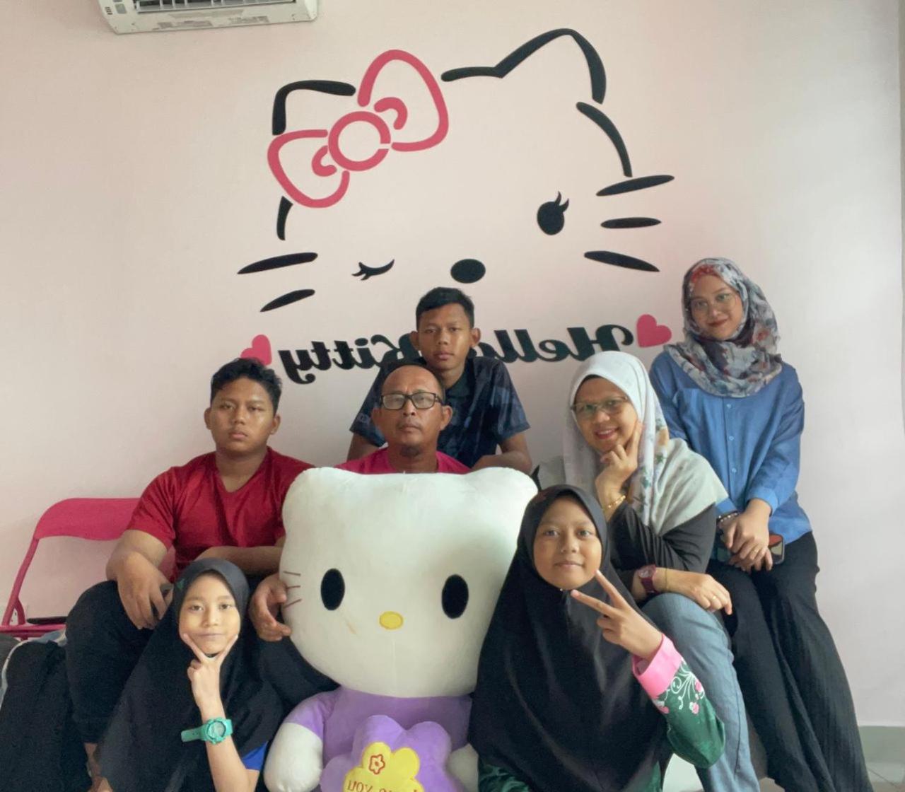 Puchong HELLO KITTY Fully Air-Con Suite