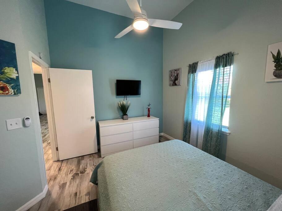 2 BR, 5 min Manasota Beach ,Venice