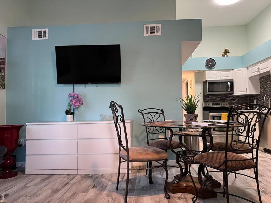 2 BR, 5 min Manasota Beach ,Venice