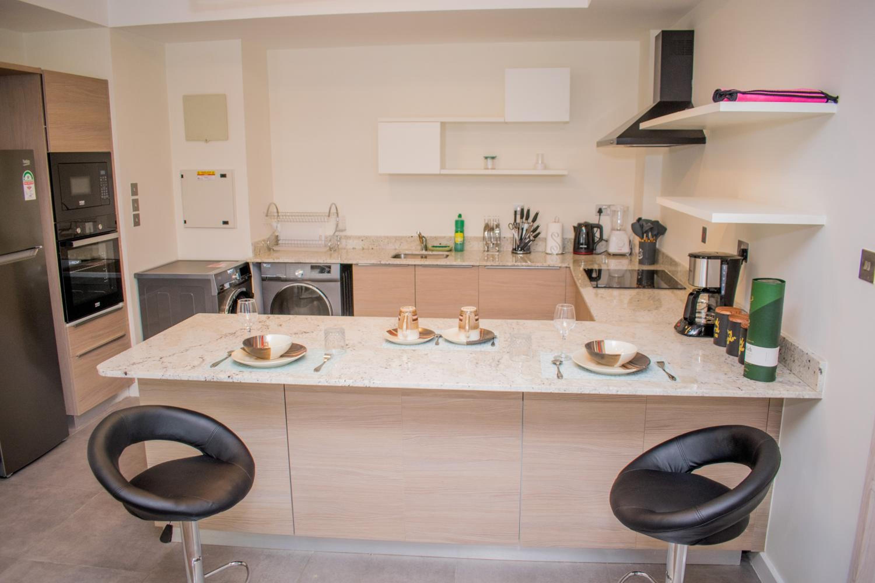 Capital M Luxury 1br by BednBeyond Eagle Westlands Nairobi with a Pool and City View