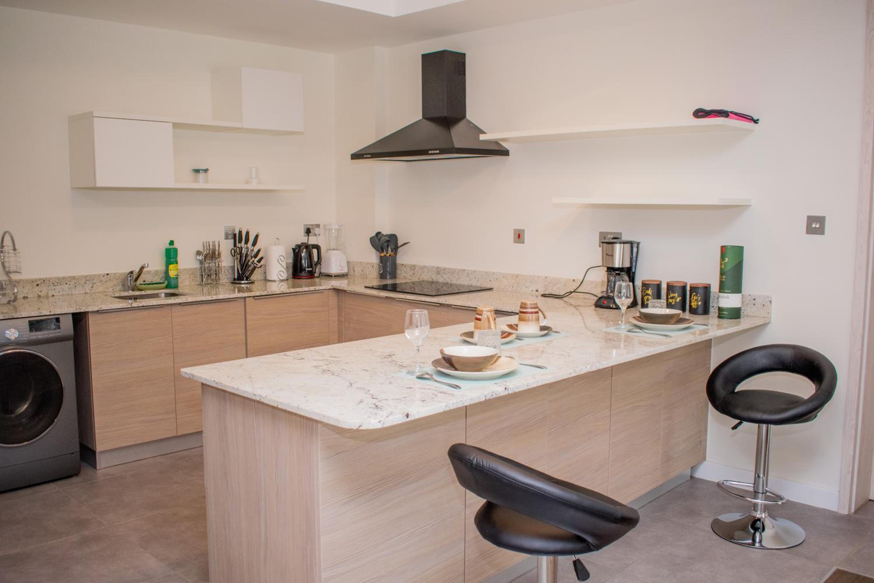 Capital M Luxury 1br by BednBeyond Eagle Westlands Nairobi with a Pool and City View